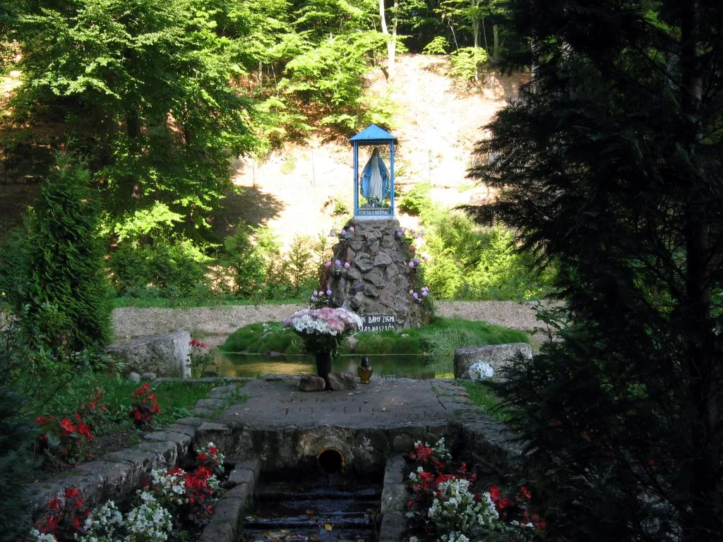 Springhead of Kacza river in Gdynia Wielki Kack. Rafal Konkolewski 2005 Źródło Marii, Gdynia Wielki Kack