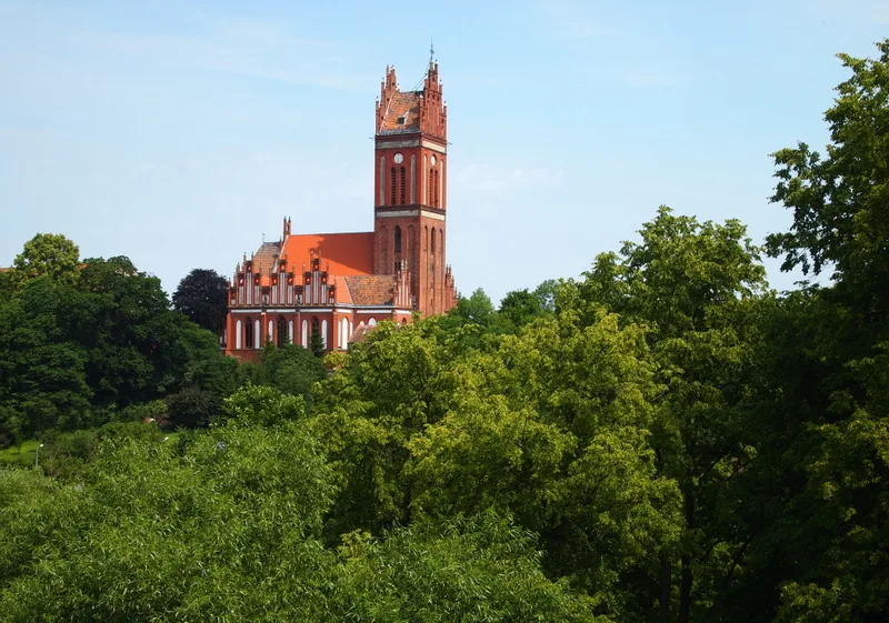 Kościół pw. św. św. Piotra i Pawła z XIV w.