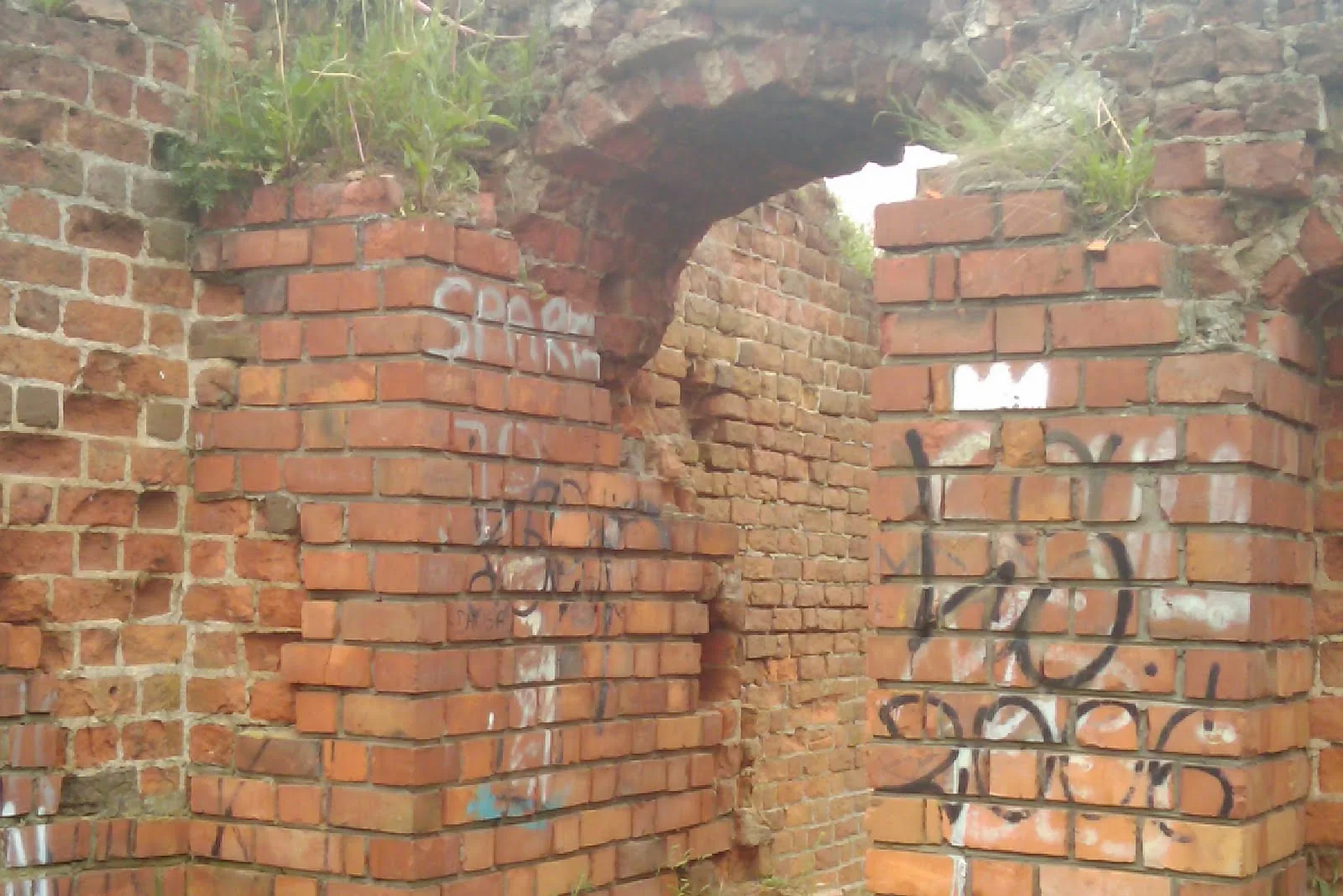 Bobrowniki - ruiny zamku , ok. 1398, poł. XVII