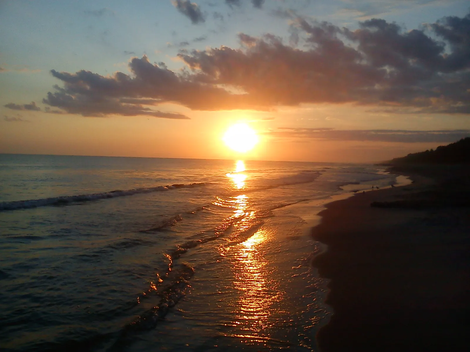 Wschód Słońca nad plażą w Stegnie