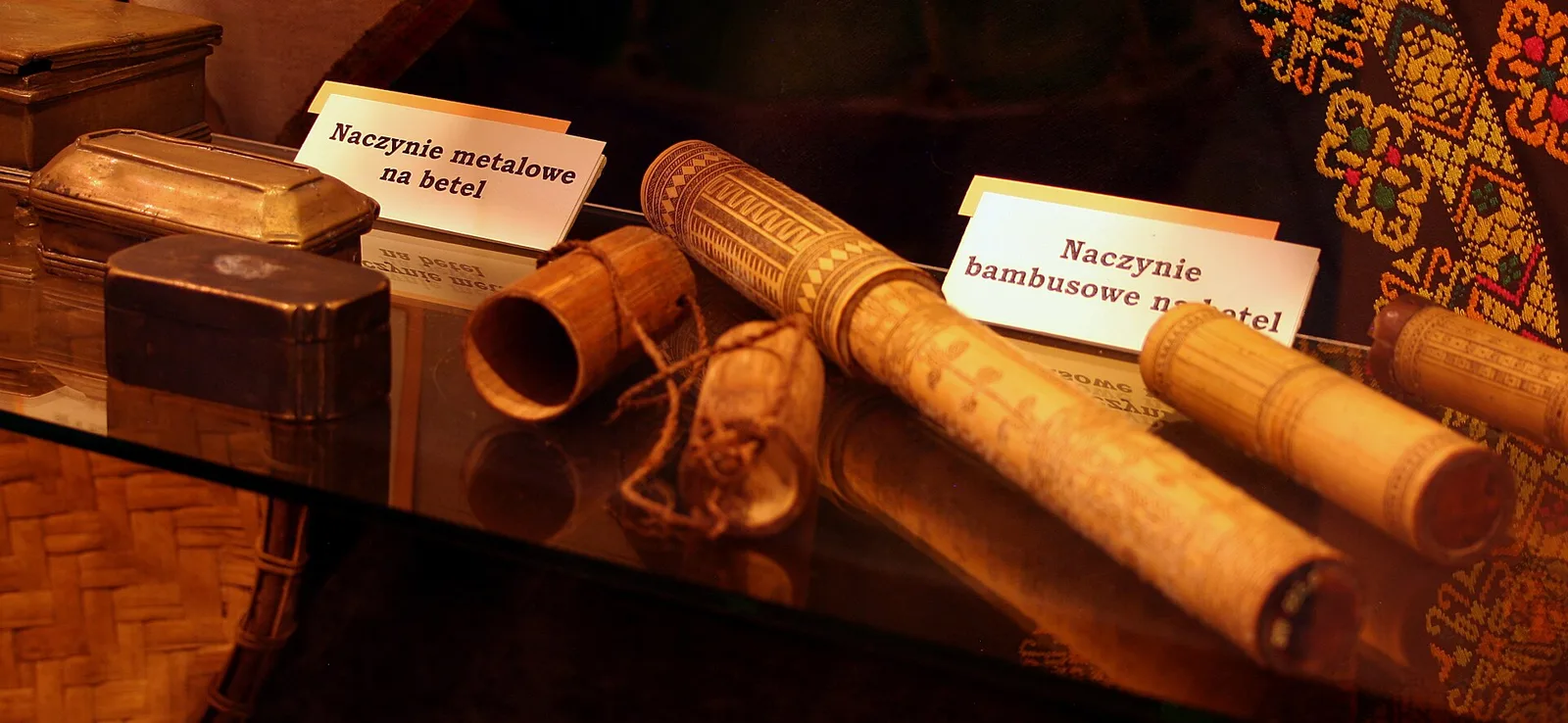 Naczynia na betel w Muzeum Misyjno-Etnograficznym w Pieniężnie