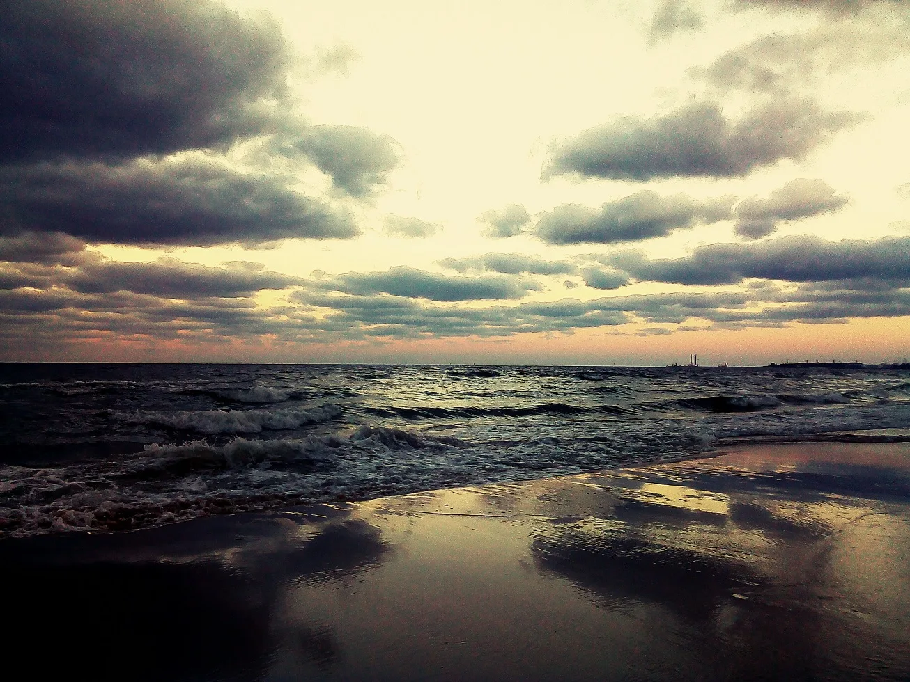 Gdańsk - jesienna plaża w Jelitkowie
