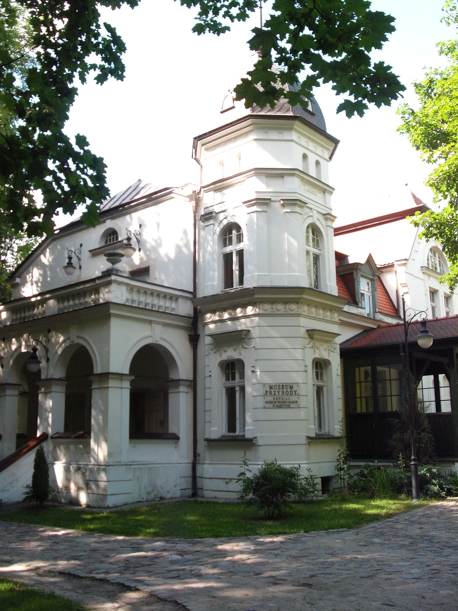 Elewacja boczna muzeum w Olsztynie