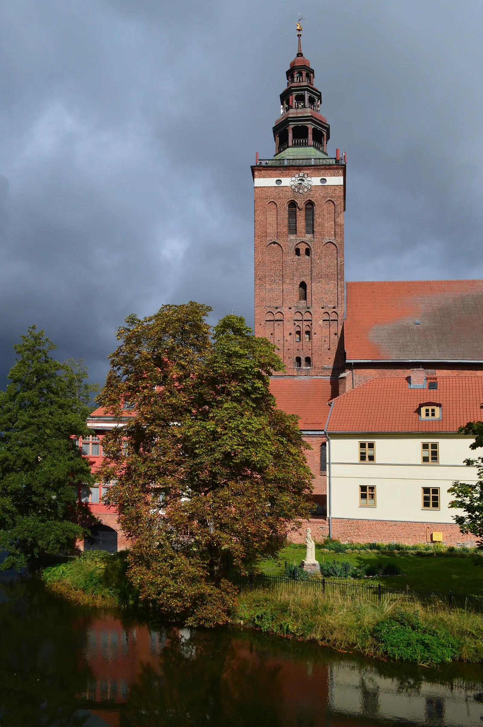 Lidzbark Warmiński , often shortened to ‘Lidzbark’, is a historical town located within the Warmian-Masurian Voivodeship , in northern Poland. It is the capital of Lidzbark County