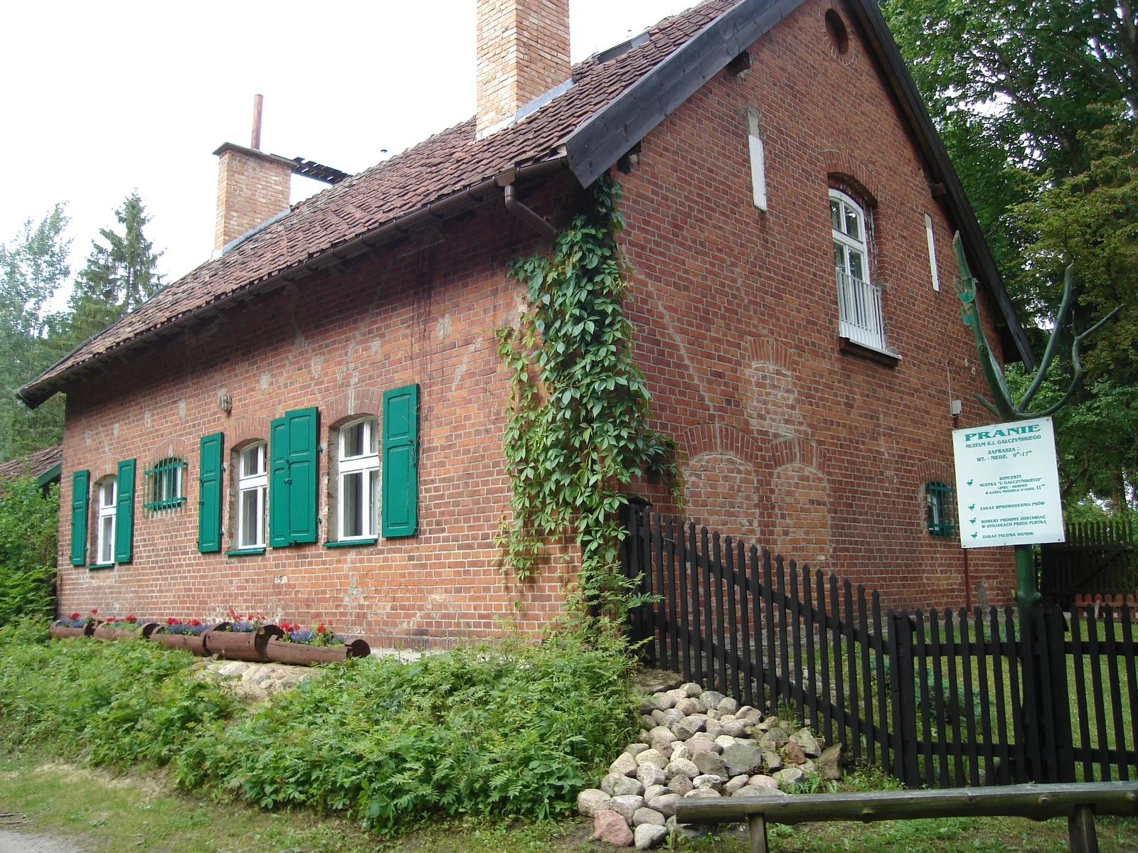 Leśniczówka Pranie, budynek administracji muzeum