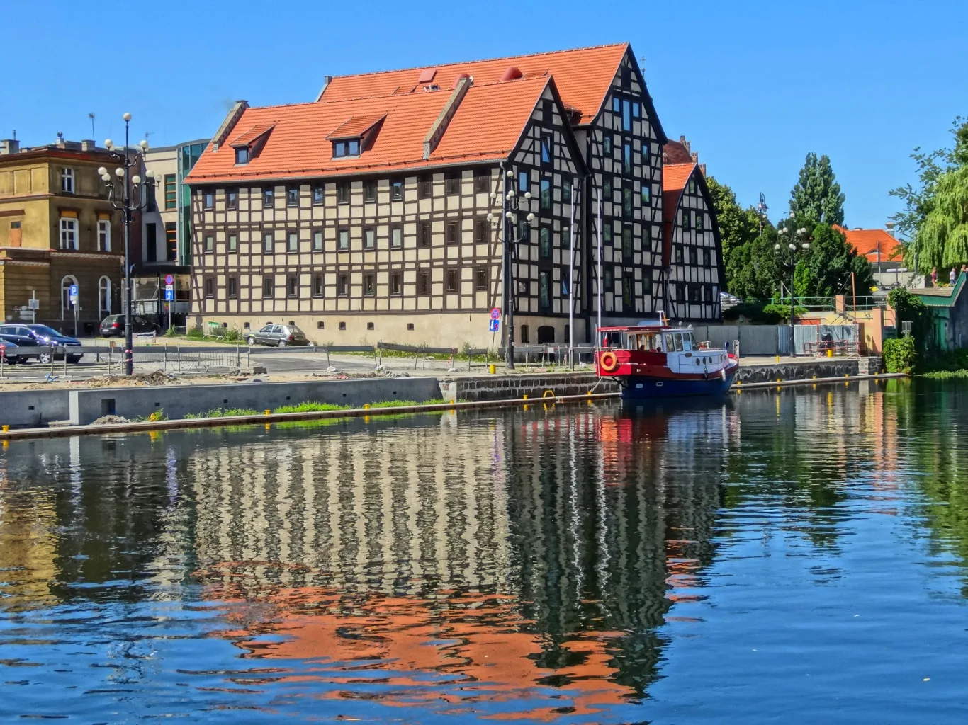 Spichrze nad Brdą w Bydgoszczy, zbud. w latach 1793-1800, od 1964 r. w gestii Muzeum Okręgowego