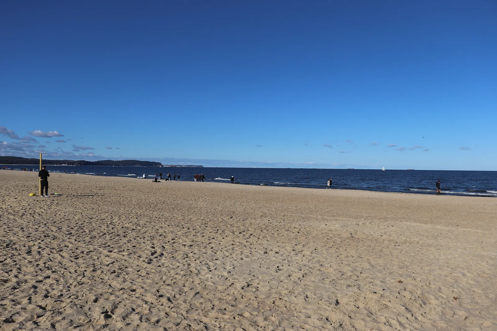 piaszczysta plaża w Gdańsku Jelitkowie nad Zatoką Gdańską