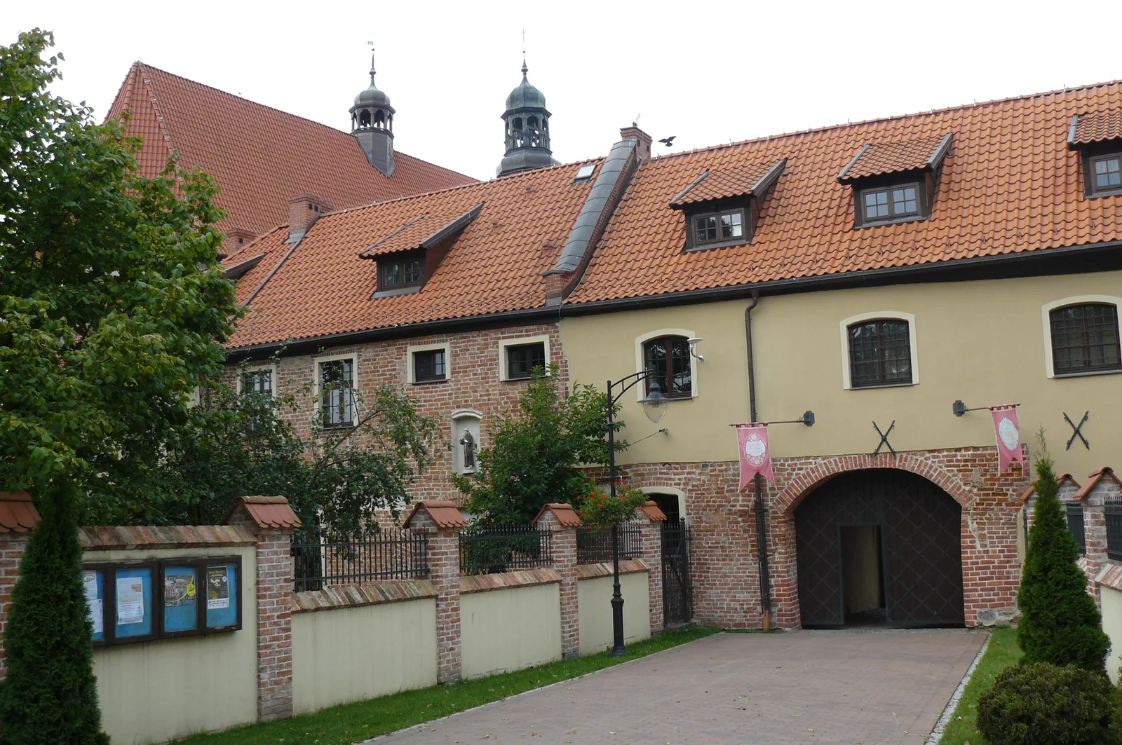 Zespół poklasztorny norbertanek w Żukowie z kościołem Wniebowzięcia NMP