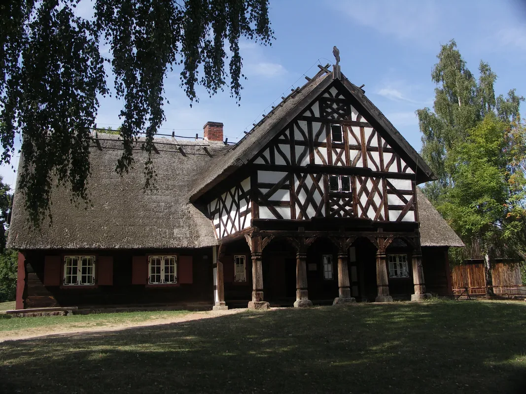 Muzeum Przyrody i Muzeum Etnograficzne im. Edwarda Klemensa w siedzibie Welskiego Parku Krajobrazowego w Jeleniu