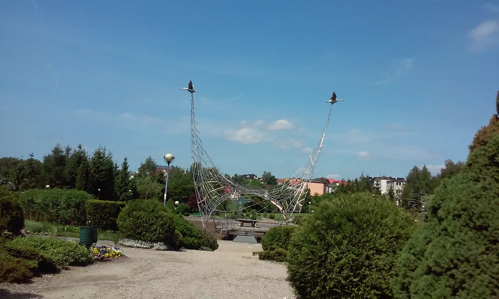 Ołtarz Papieski z 1999 r. w parku w centrum Sierakowic
