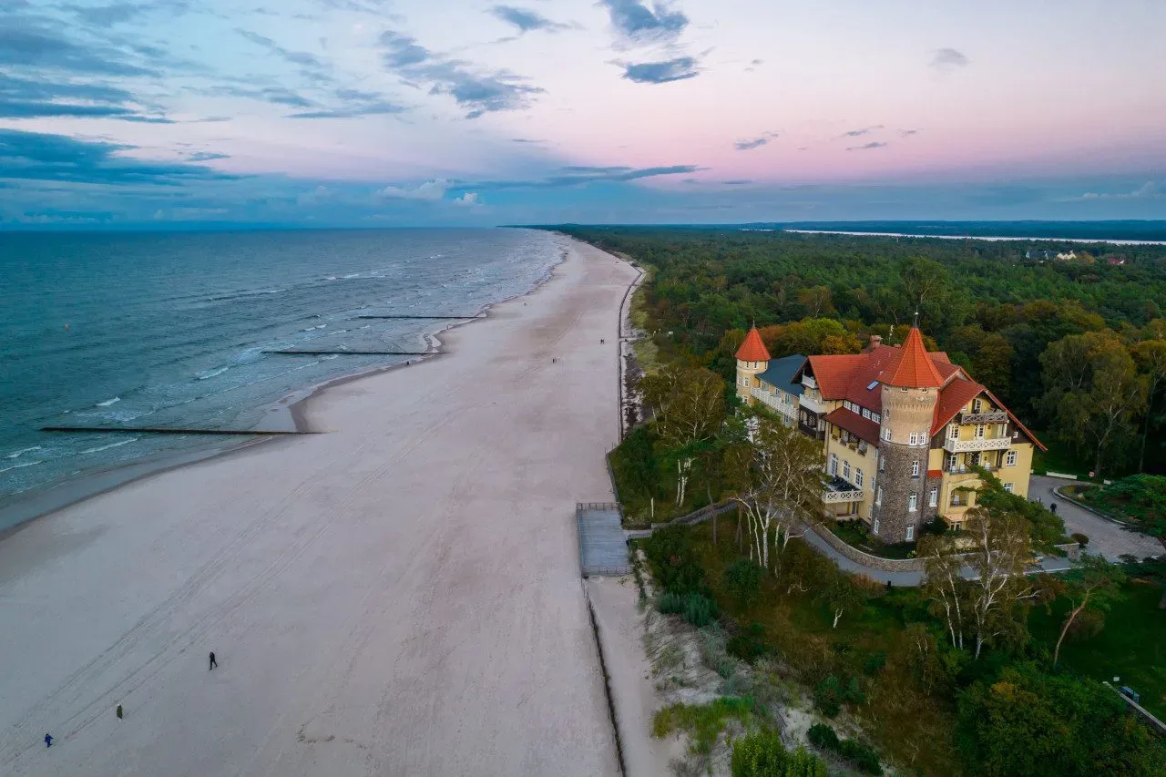Molo i plaża w Łebie