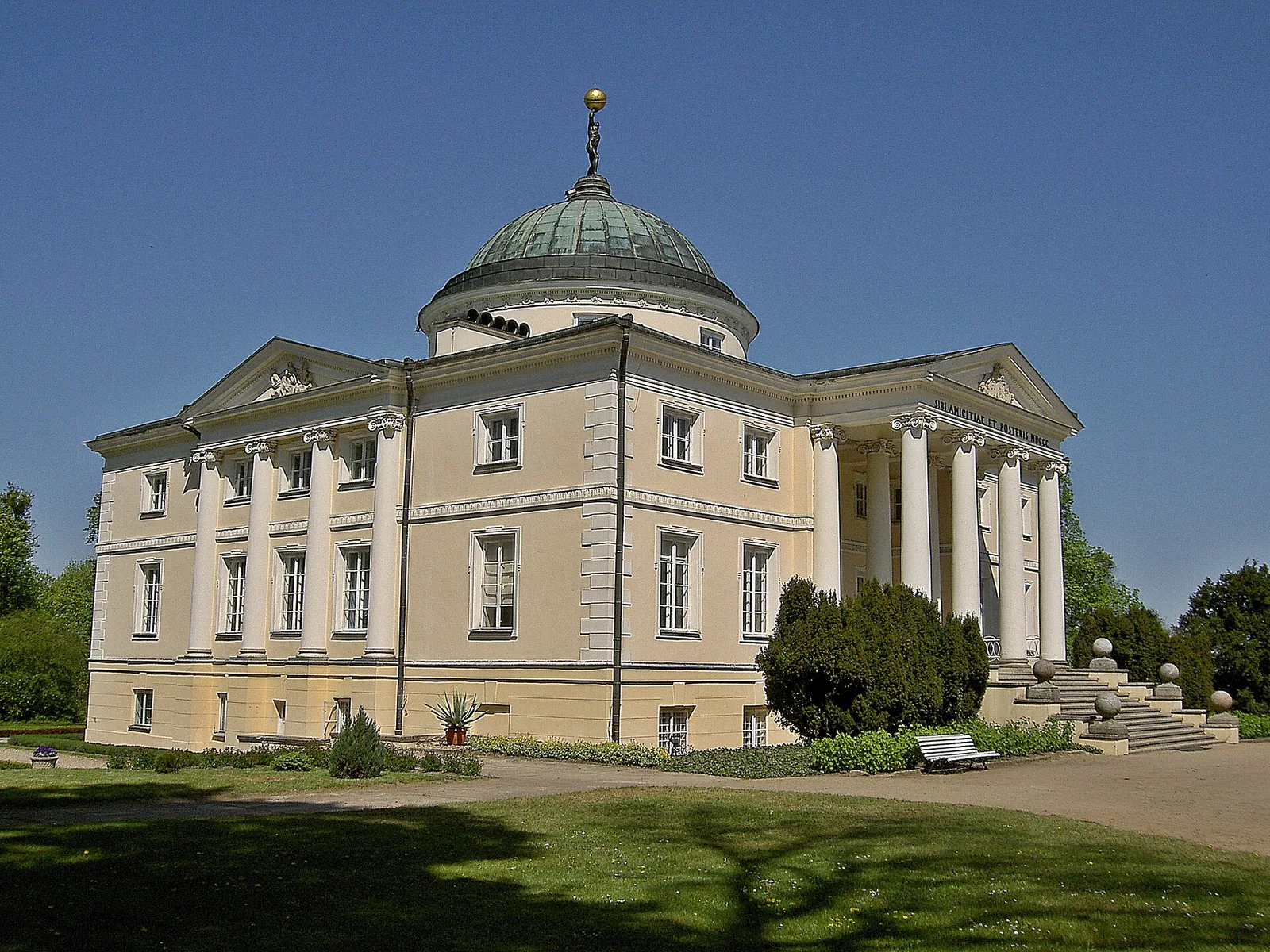 Lubostroń pałac, zdjęcie lewego skrzydła.