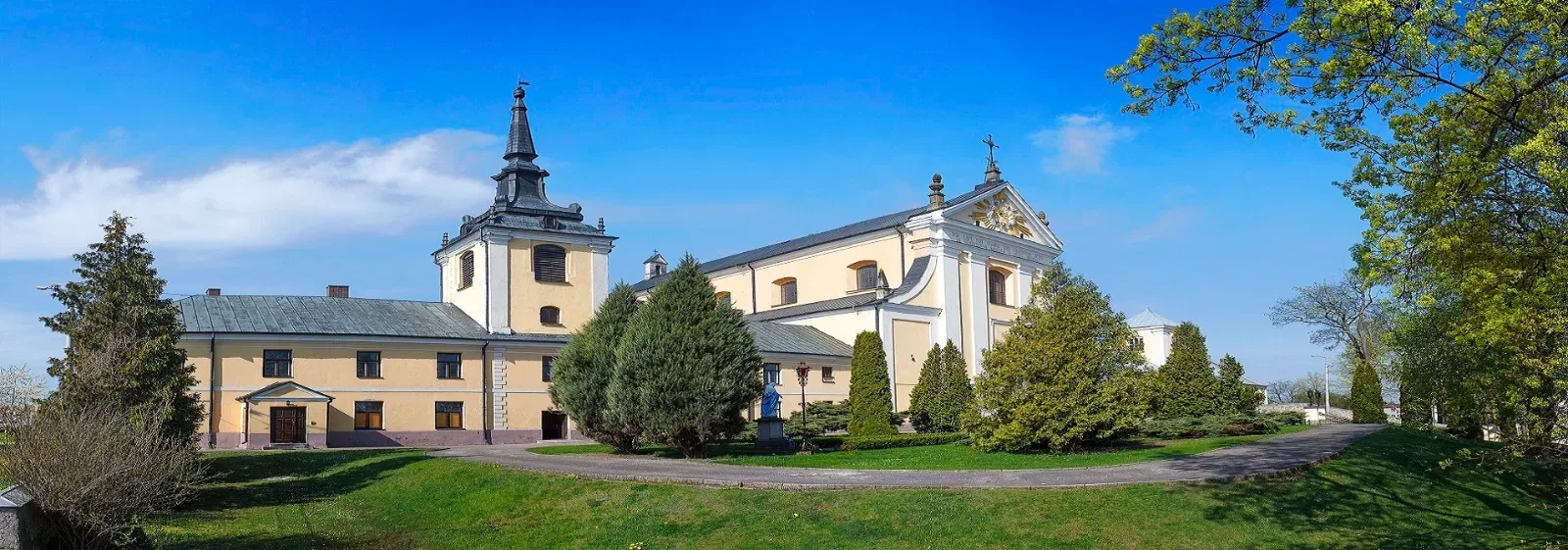 Centrum Muzealno-Warsztatowe w klasztorze pijarów w Szczuczynie z Izbą Pamięci Marszałka Józefa Piłsudskiego