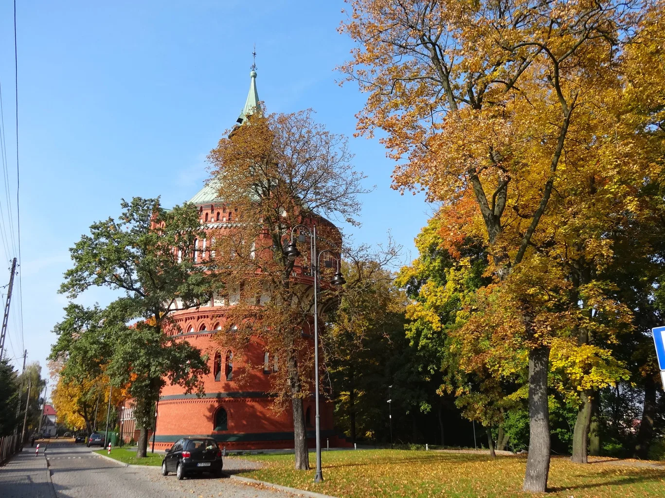 Wieża ciśnień w Bydgoszczy przy ul. Filareckiej, zbud. w 1900 roku, mieści Muzeum Wodociągów i Kanalizacji, a na szczycie galerię widokową