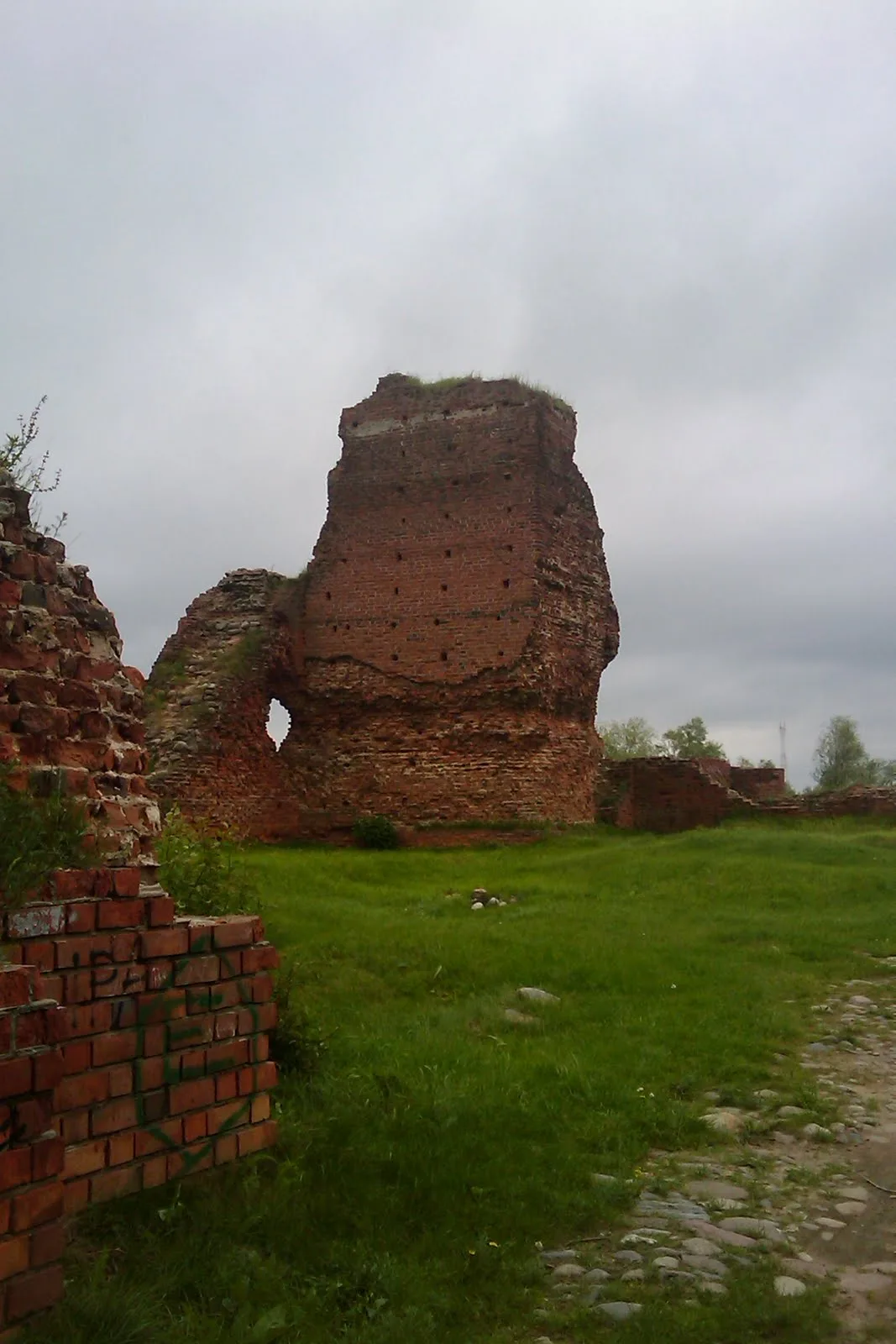 Bobrowniki - ruiny zamku , ok. 1398, poł. XVII