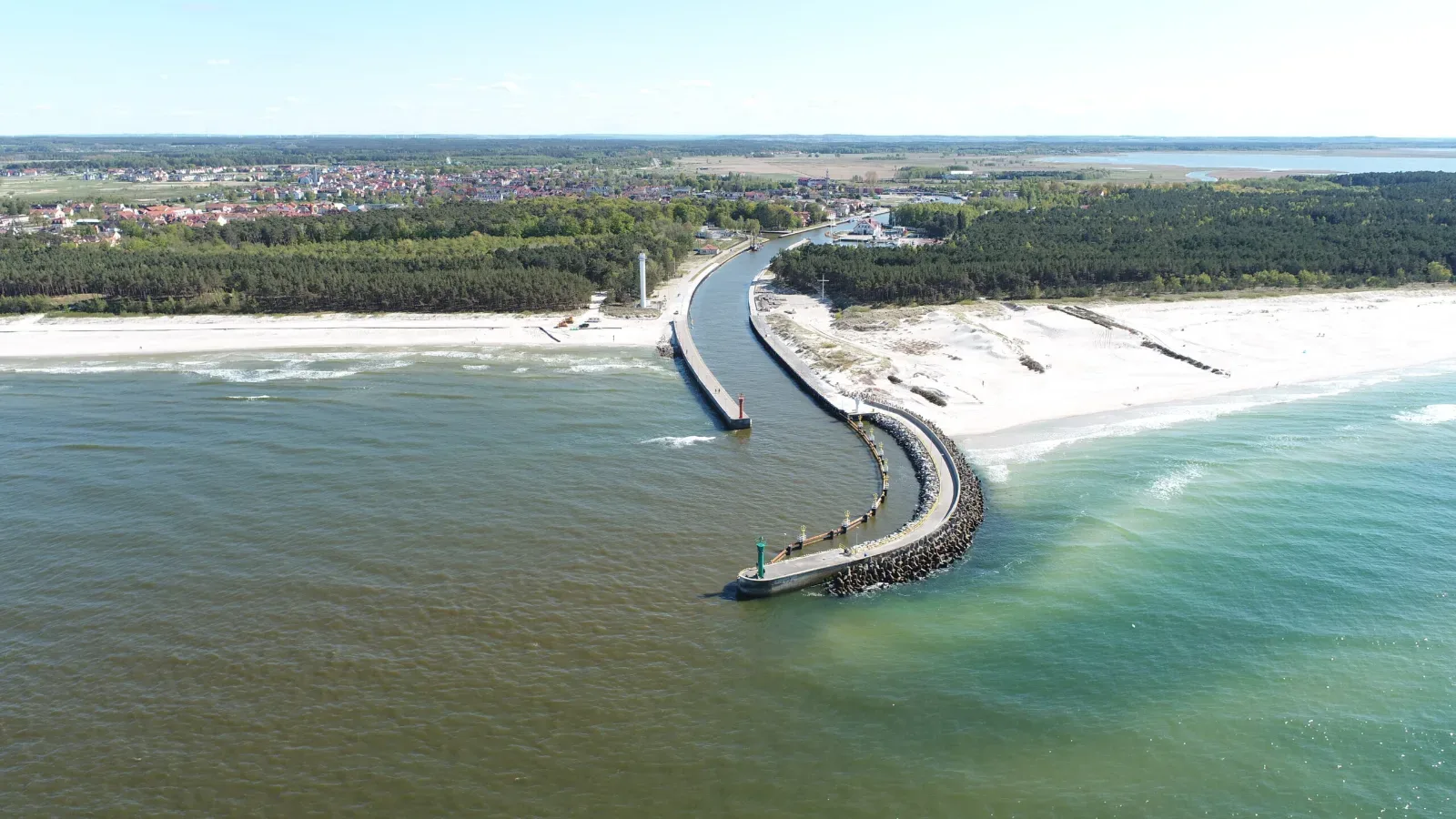 Molo i plaża w Łebie