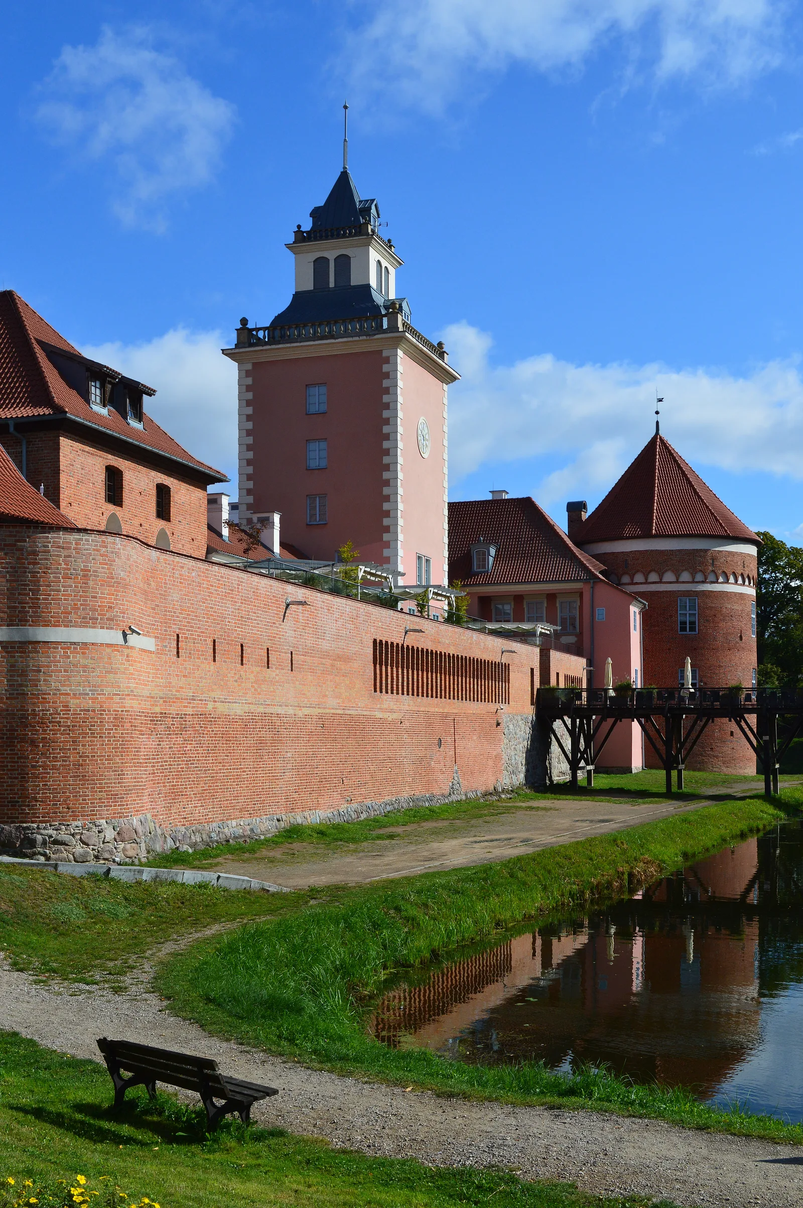 Lidzbark Warmiński , often shortened to ‘Lidzbark’, is a historical town located within the Warmian-Masurian Voivodeship , in northern Poland. It is the capital of Lidzbark County