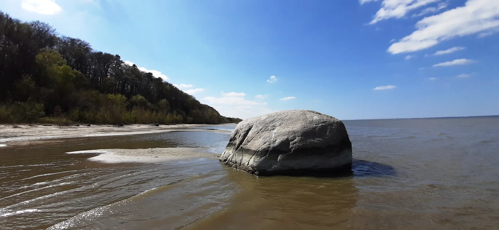 Święty Kamień gmina Tolkmicko głaz narzutowy, rok 2019