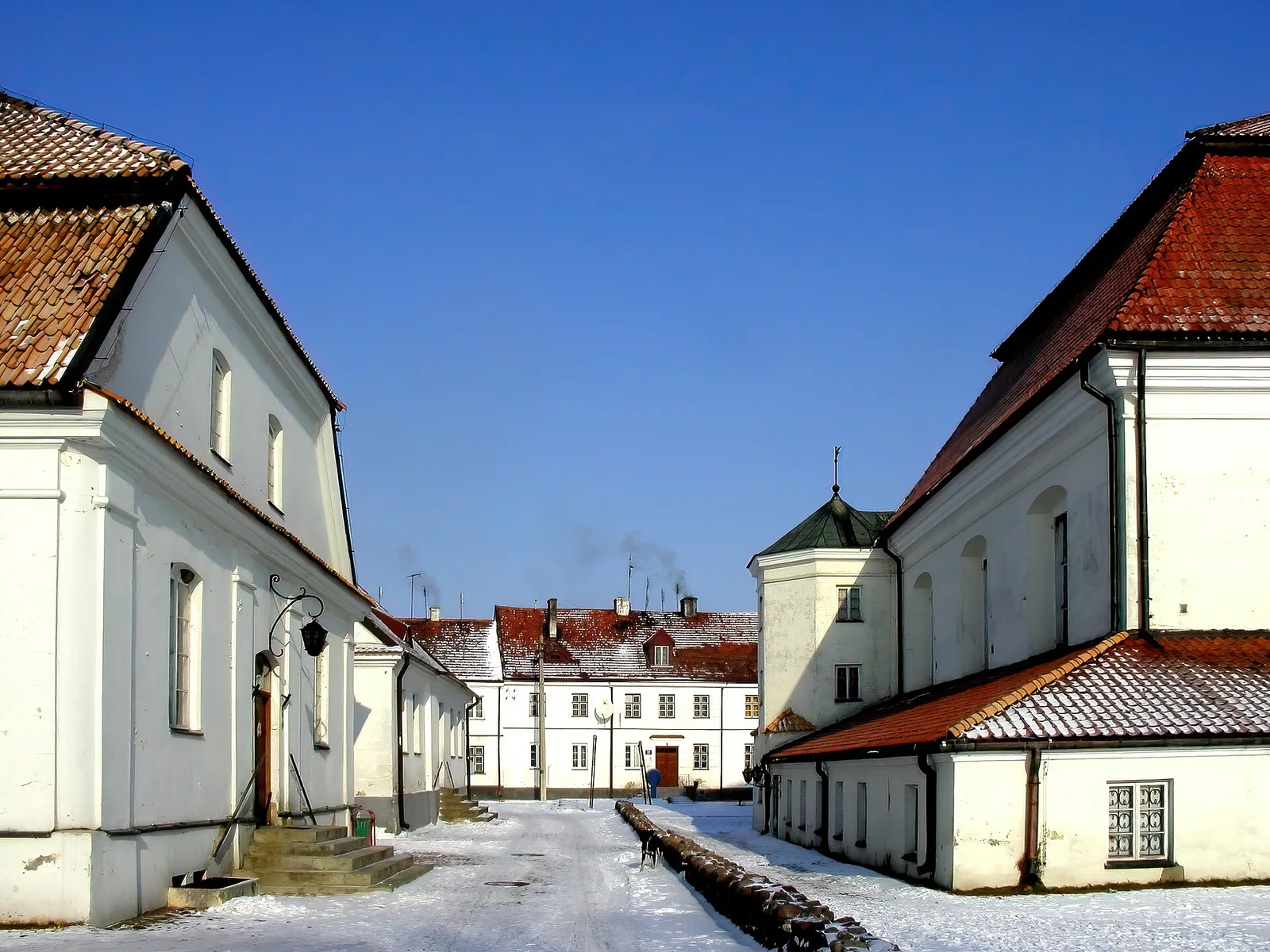 Mały Rynek, the Little Square in Tykocin, Poland, on Piłsudskiego Street, in winter 2006. The Great Synagogue in Tykocin is visible on the right, still before its later renovation