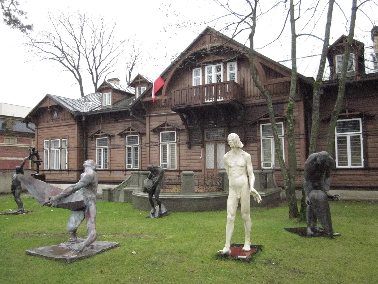 Białystok, 17 Świętojańska street. Sculpture Alfons Karny Museum