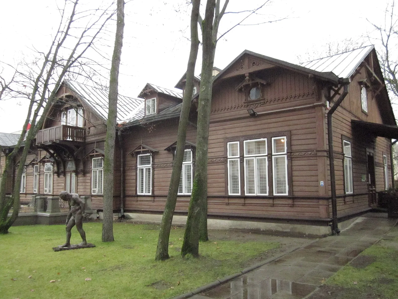 Białystok, 17 Świętojańska street. Sculpture Alfons Karny Museum