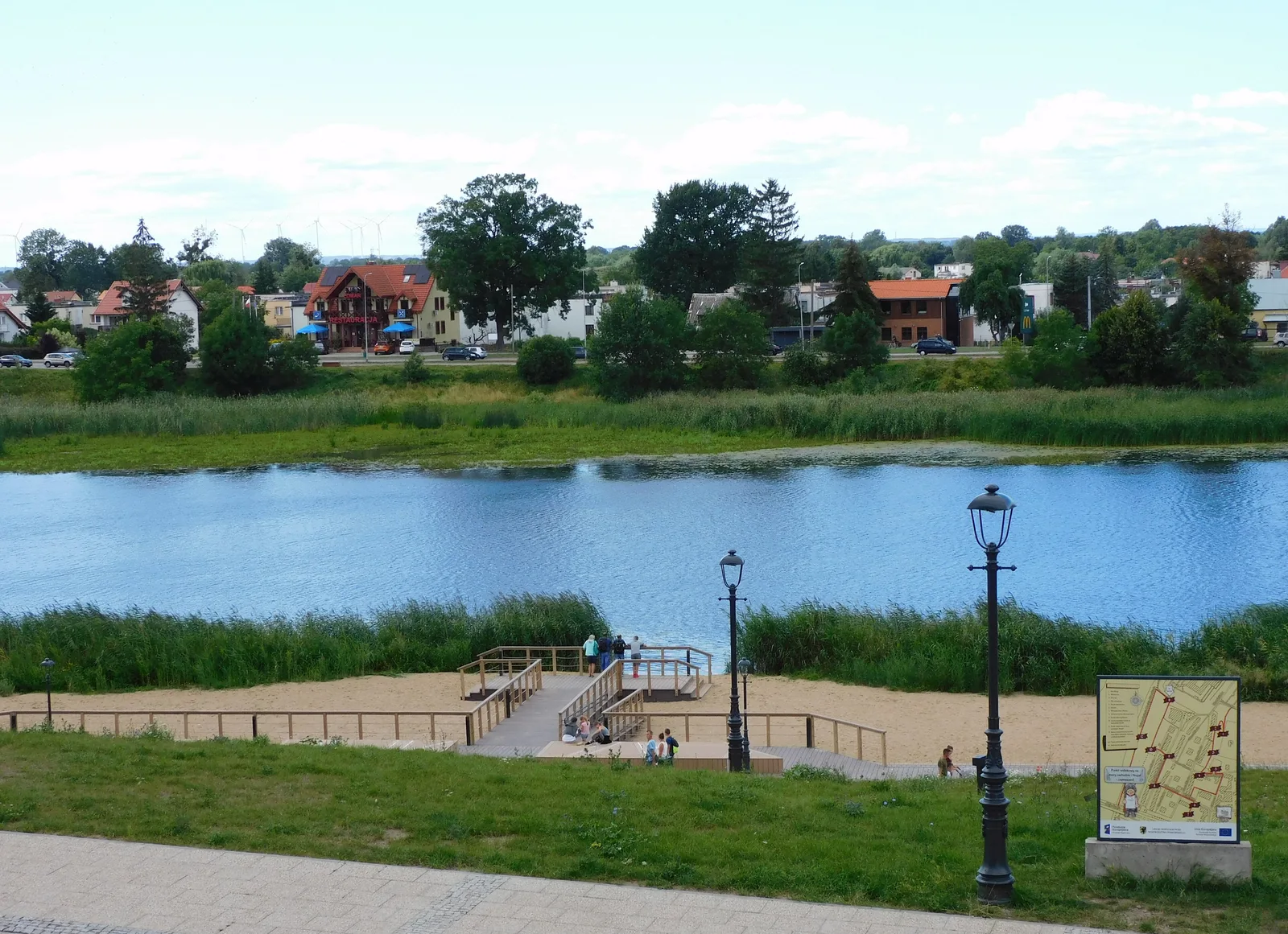 Bulwar nad Nogatem im. Macieja Kilarskiego oraz szuwar i plaża w Malborku