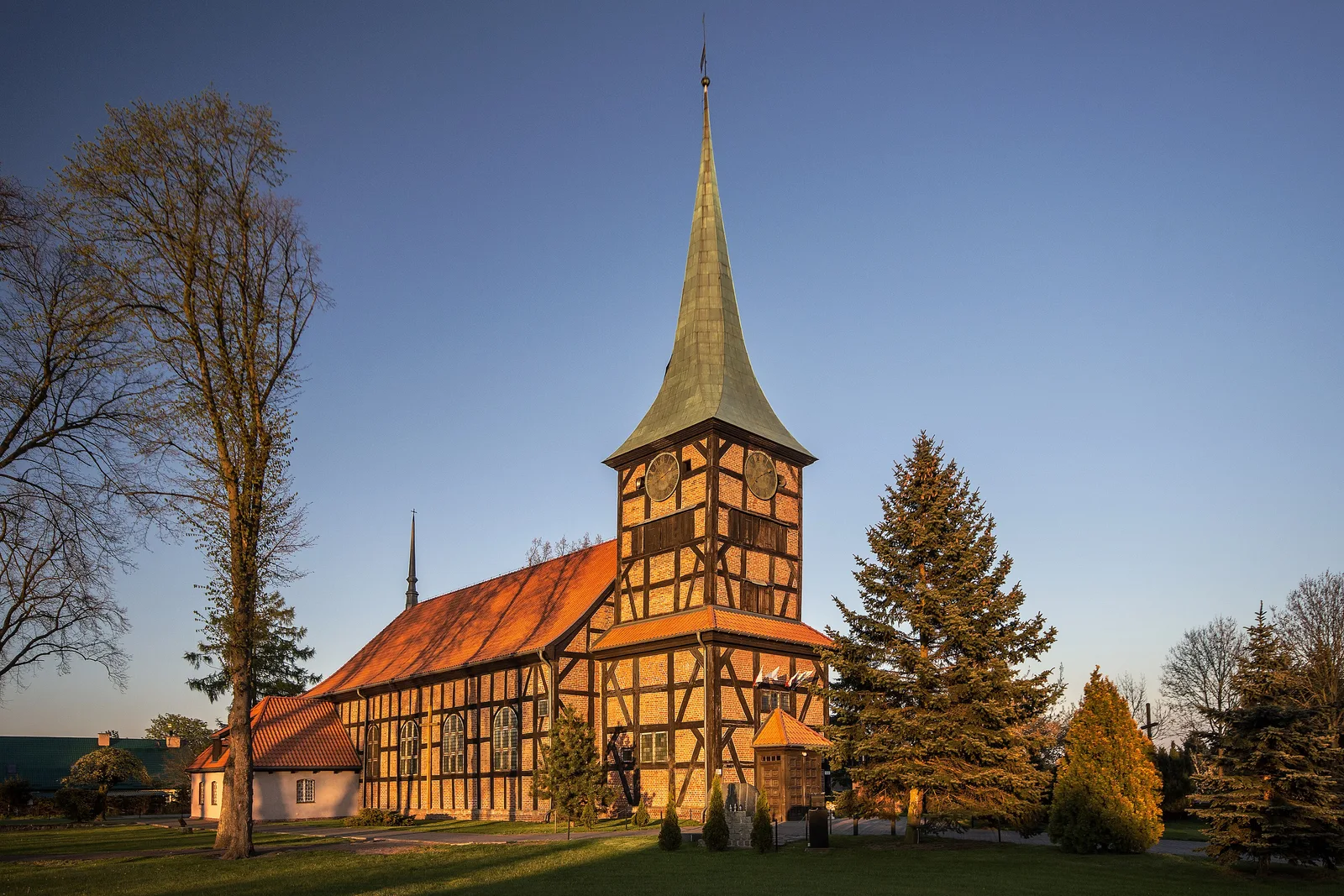 Stegna , ul. Gdańska 1 - dawny kościół ewangelicki, obecnie rzymskokatolicki parafialny p.w. Najświętszego Serca Pana Jezusa , 1682-1683