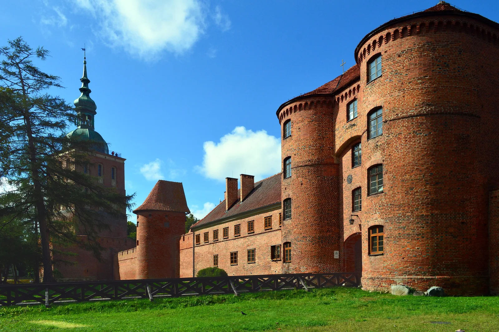 Frombork is a town in northern Poland, situated on the Vistula Lagoon in Braniewo County , within Warmian-Masurian Voivodeship . The town was first mentioned in a 13th-century docu