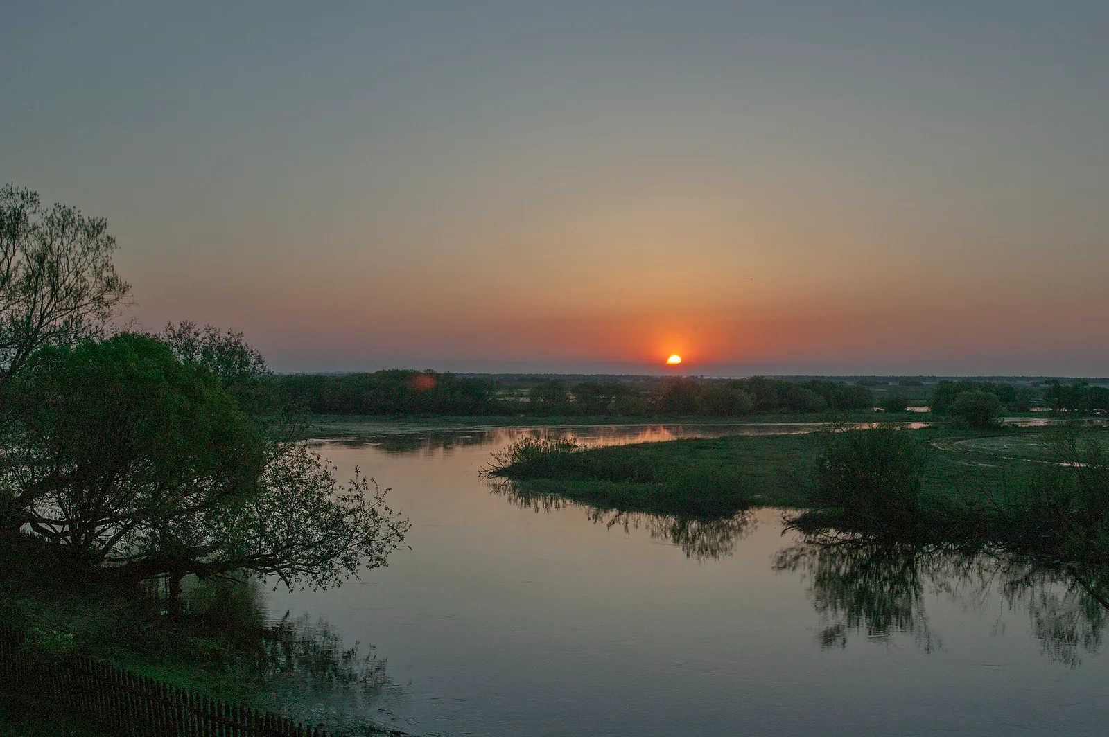 Wschód nad Biebrzą z grodziska w Rusi