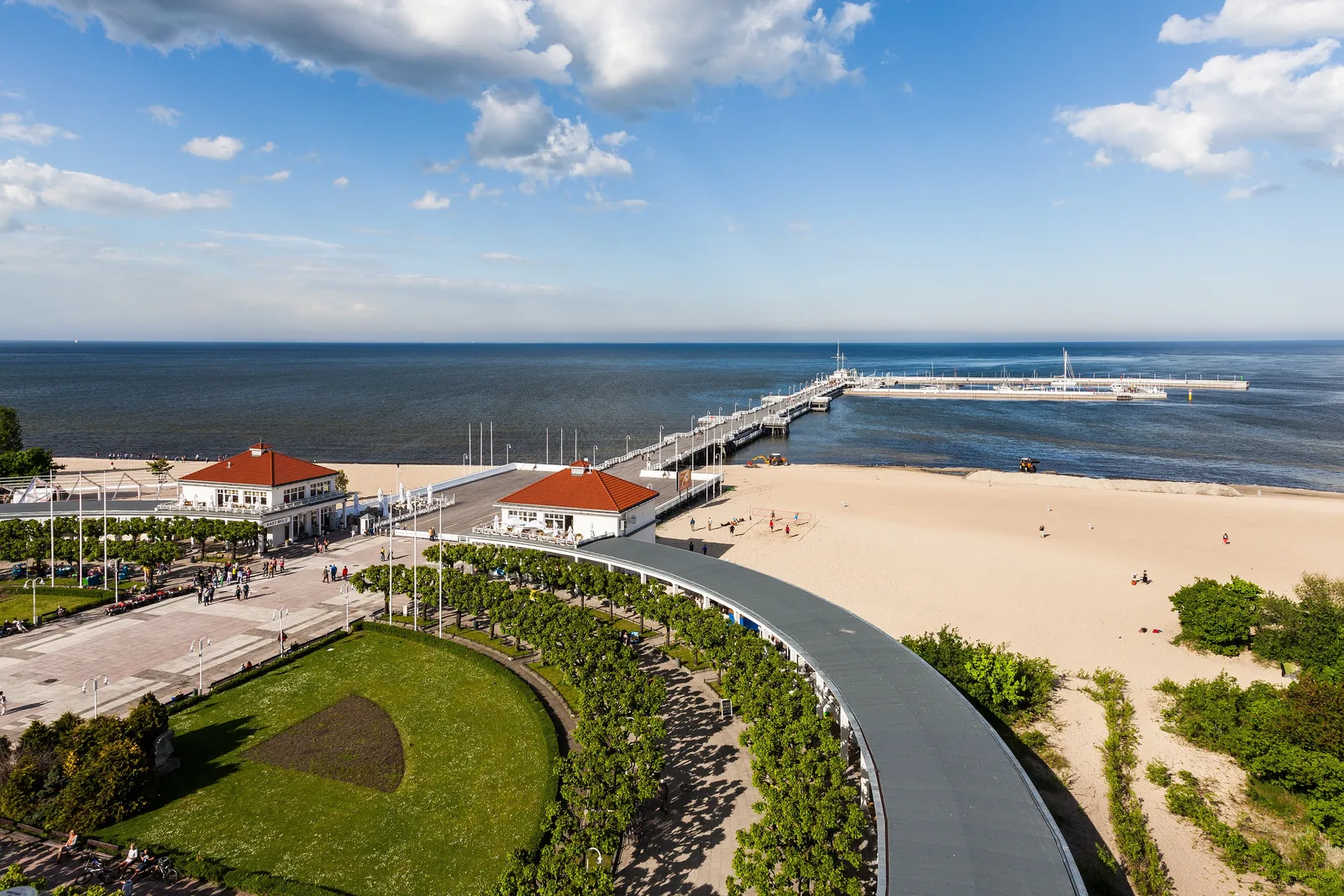 Promenade pier of Sopot, Poland This is a photo of a monument in Poland identified by the ID: PL-637642 .