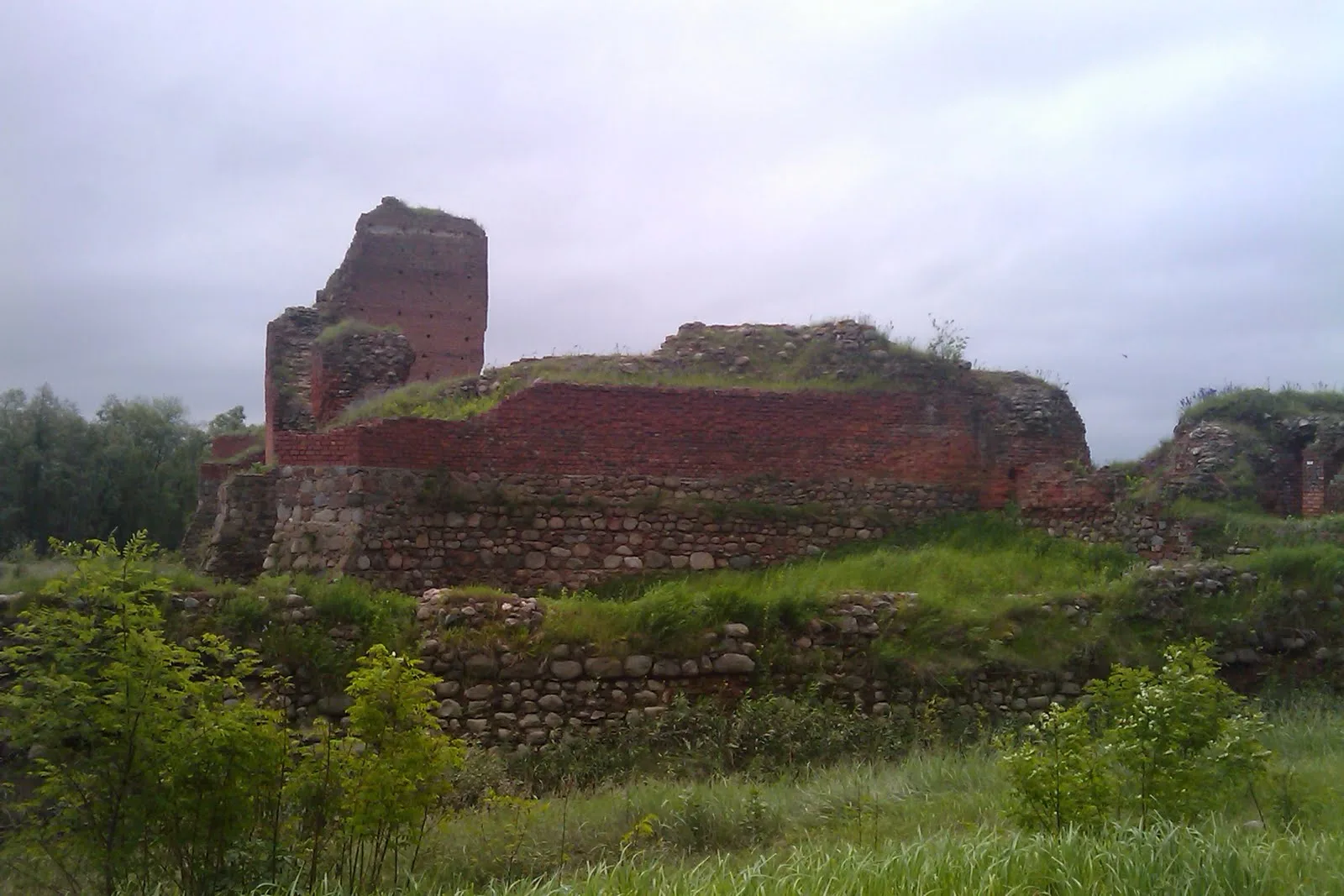 Bobrowniki - ruiny zamku , ok. 1398, poł. XVII