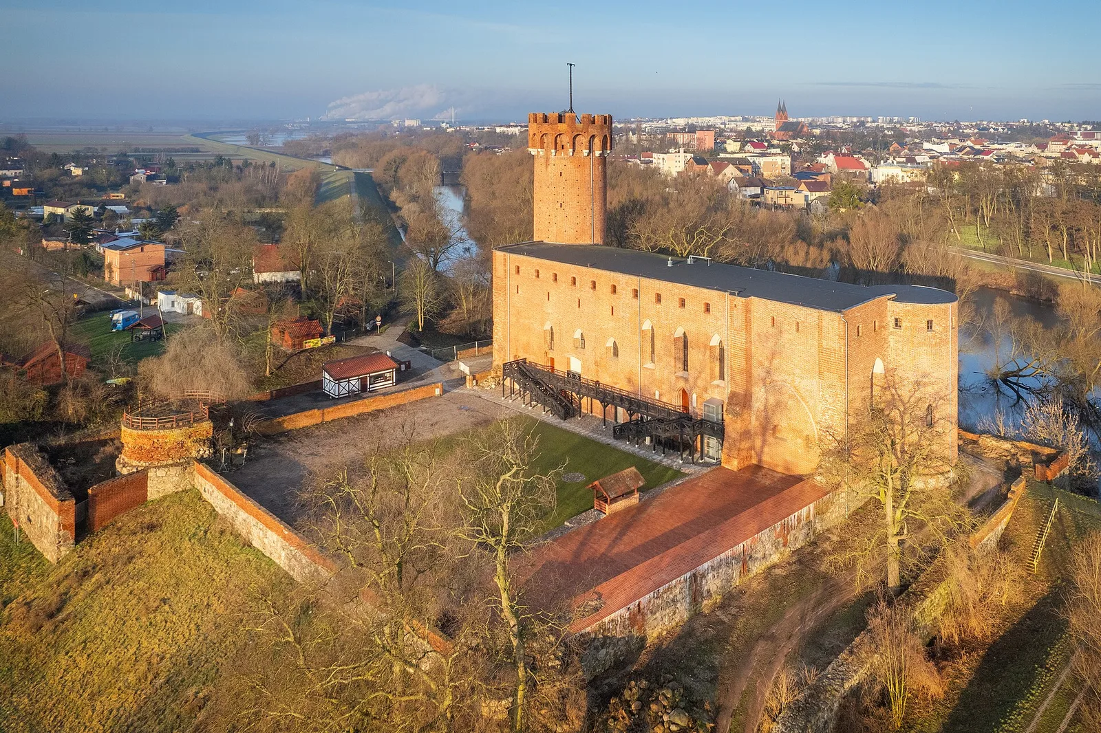 Widok z drona na zamek po renowacji zakończonej w styczniu 2024 roku.