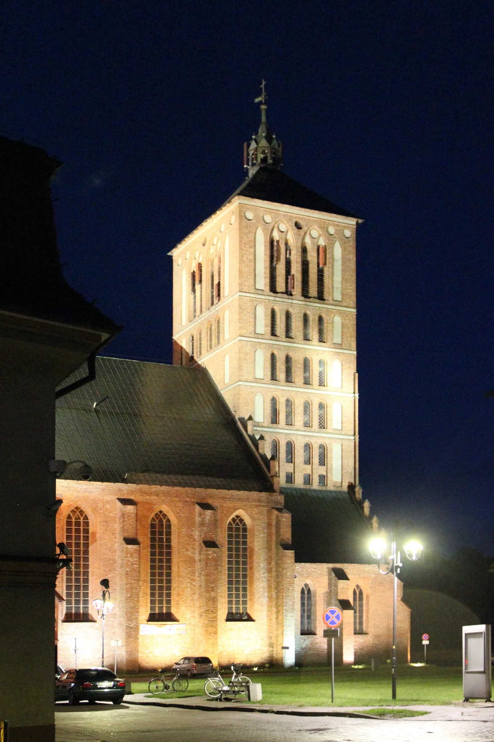 Katharinenkirche von Braniewo (Braunsberg) bei Nacht