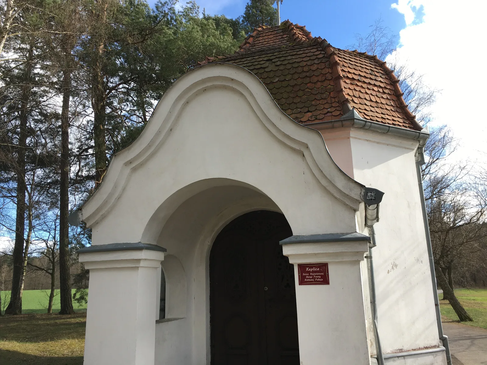 Kalwaria Wielewska - kaplica Matki Bożej Królowej Pokoju