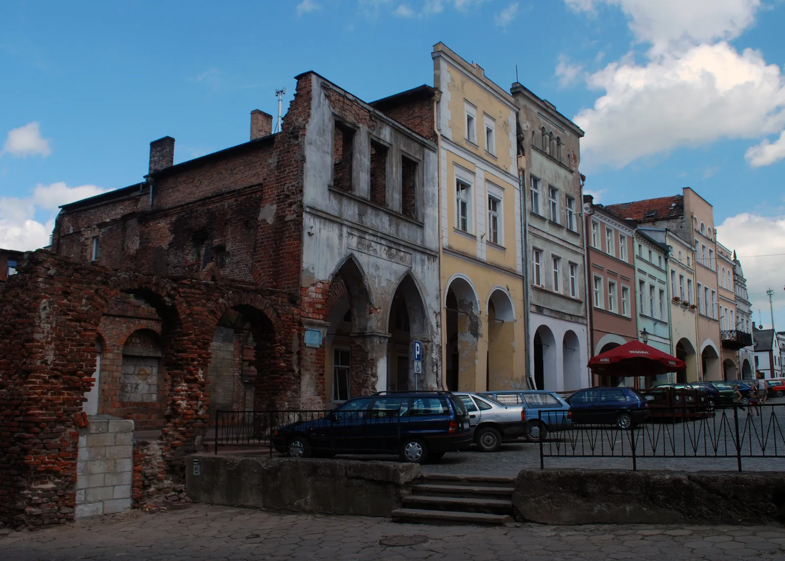 Kamienice przy pl. Grunwaldzkim w Gniewie .