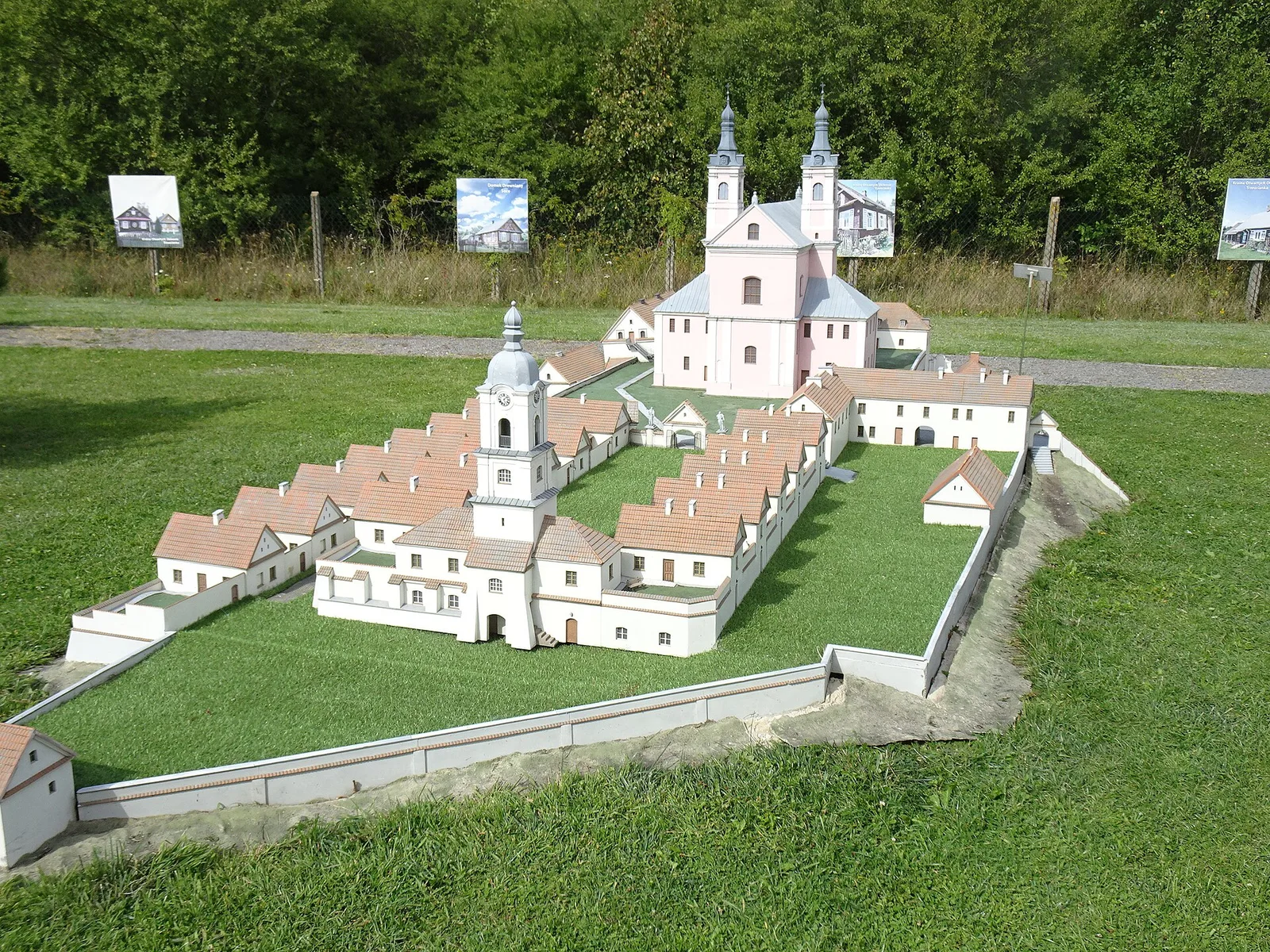 Park Miniatur Zabytków Podlasia w Hajnówce