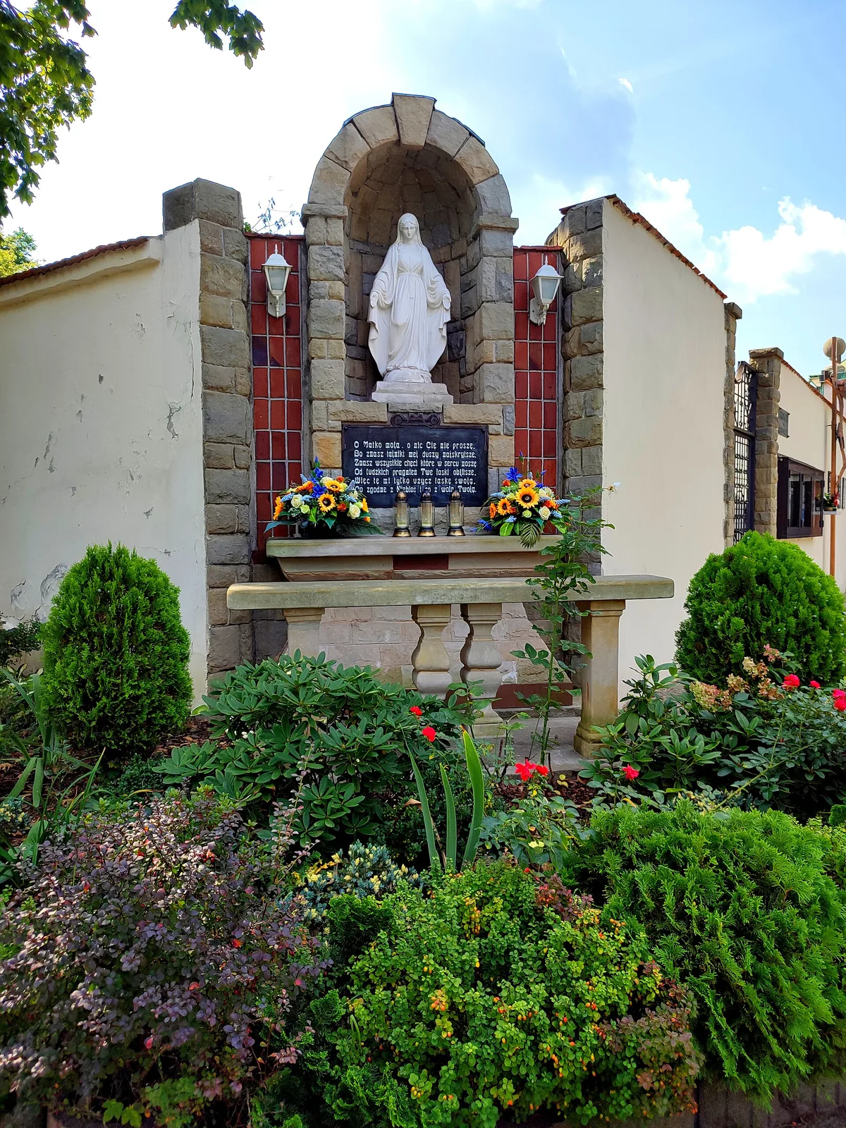 Klasztor Zakonu Braci Mniejszych Kapucynów, figura Matki Boskiej, 172A