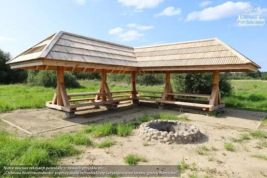 Wieża widokowa z wiatą ogniskową w Starym Masiewie