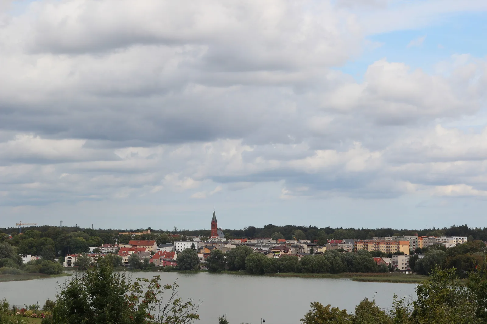 Panorama Kartuz i Jeziora Karczemnego z punktu widokowego przy Ławce Asesora