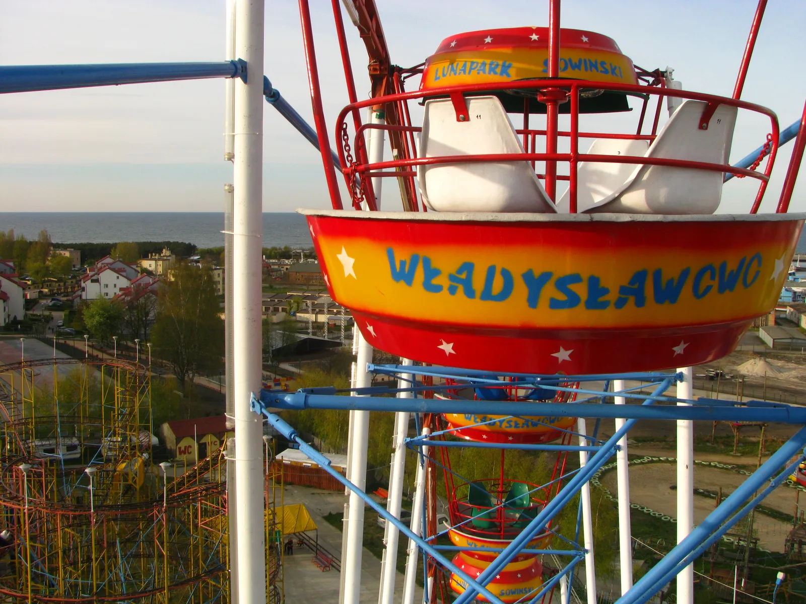 Widok z diabelskiego młyna, lunapark Sowiński, Władysławowo, Polska