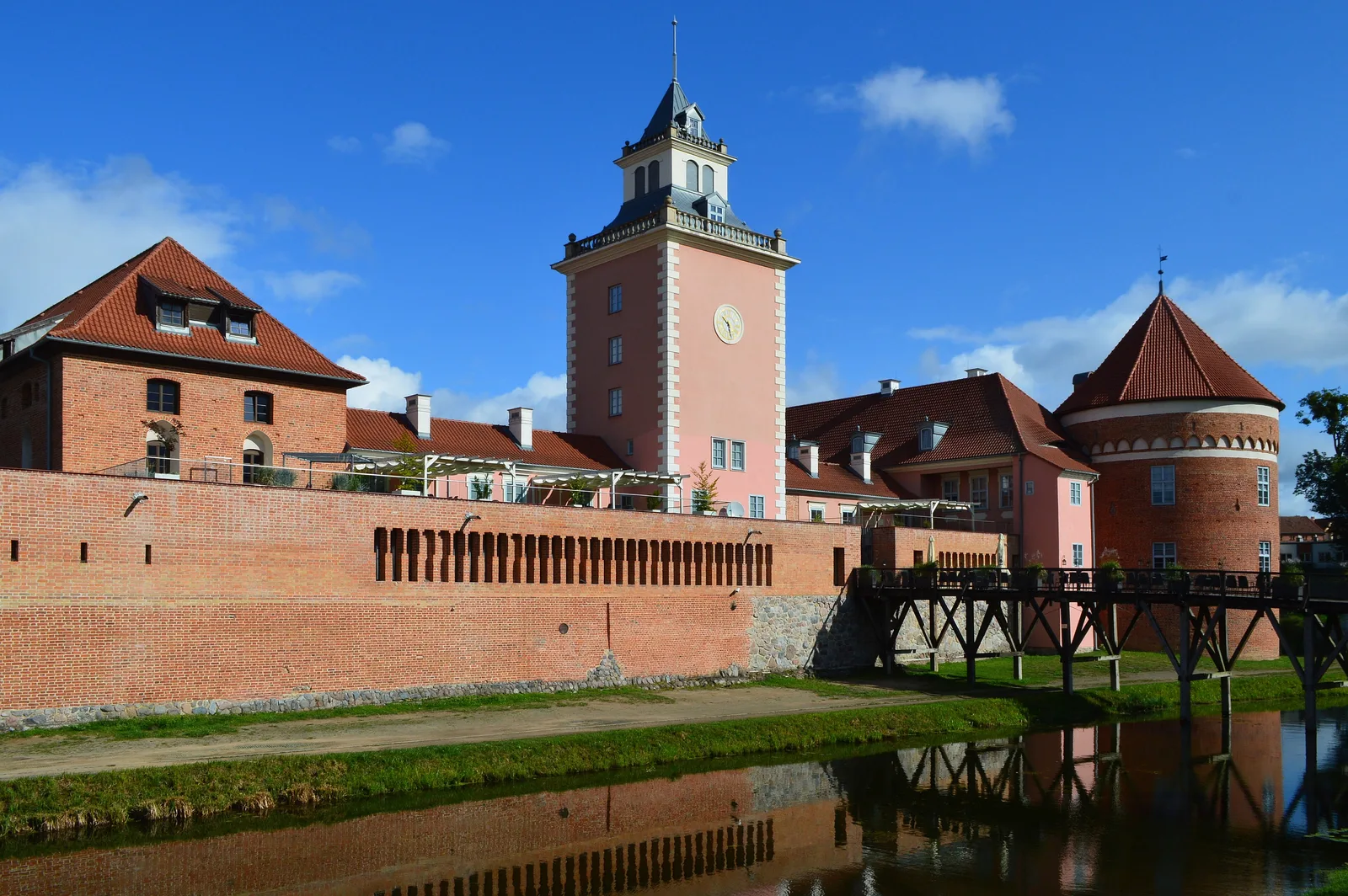 Lidzbark Warmiński , often shortened to ‘Lidzbark’, is a historical town located within the Warmian-Masurian Voivodeship , in northern Poland. It is the capital of Lidzbark County