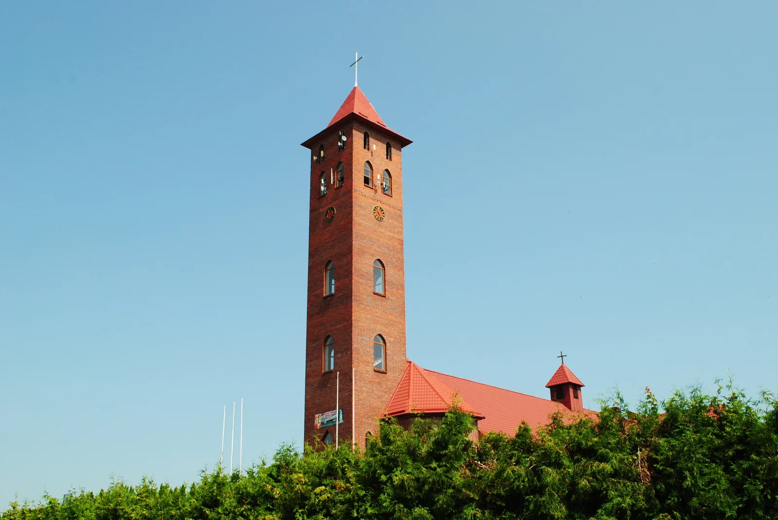 Mikołajki. Ulica ks. Jerzego Popiełuszki. Kościół św. Mikołaja