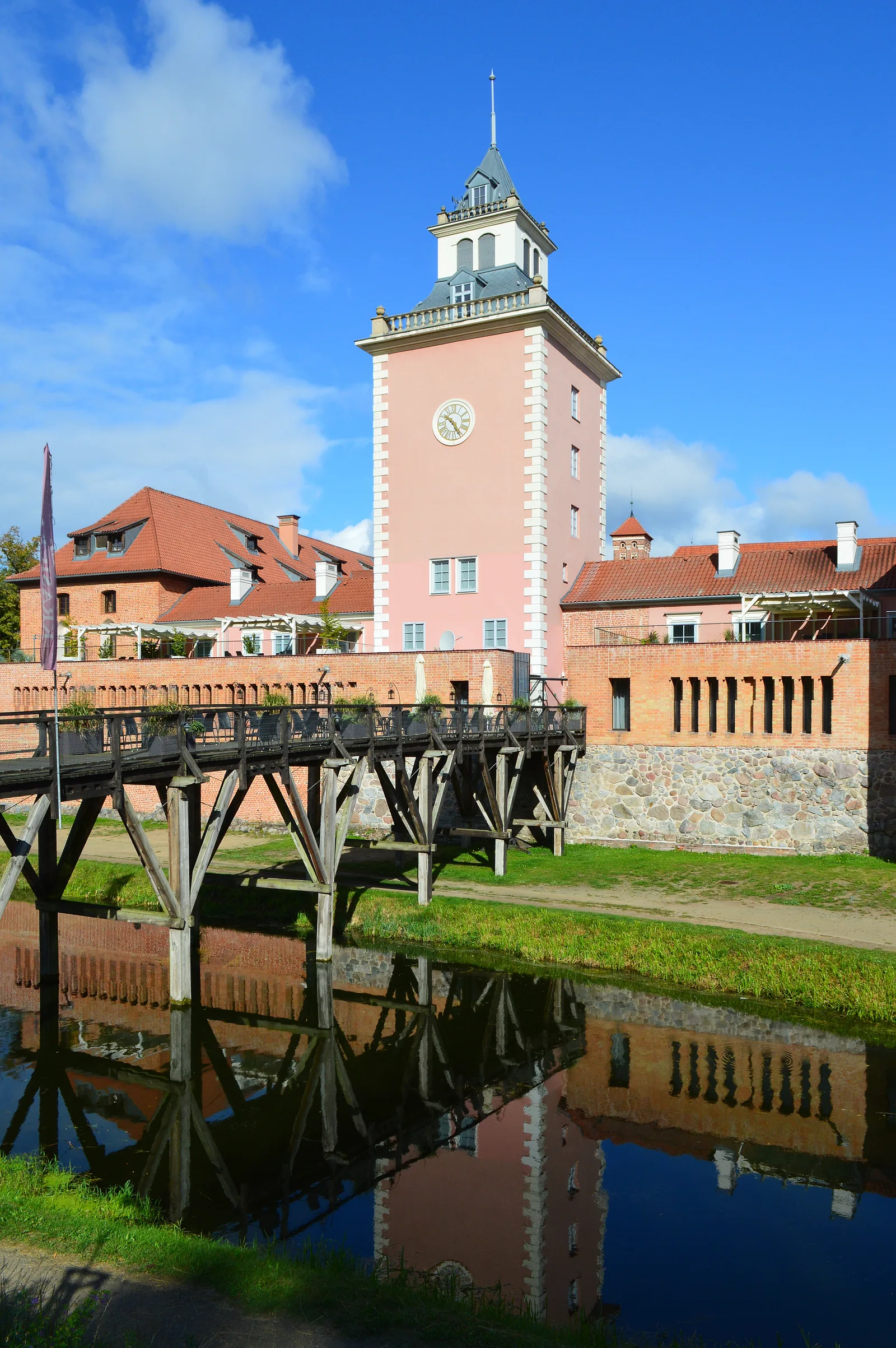 Lidzbark Warmiński , often shortened to ‘Lidzbark’, is a historical town located within the Warmian-Masurian Voivodeship , in northern Poland. It is the capital of Lidzbark County