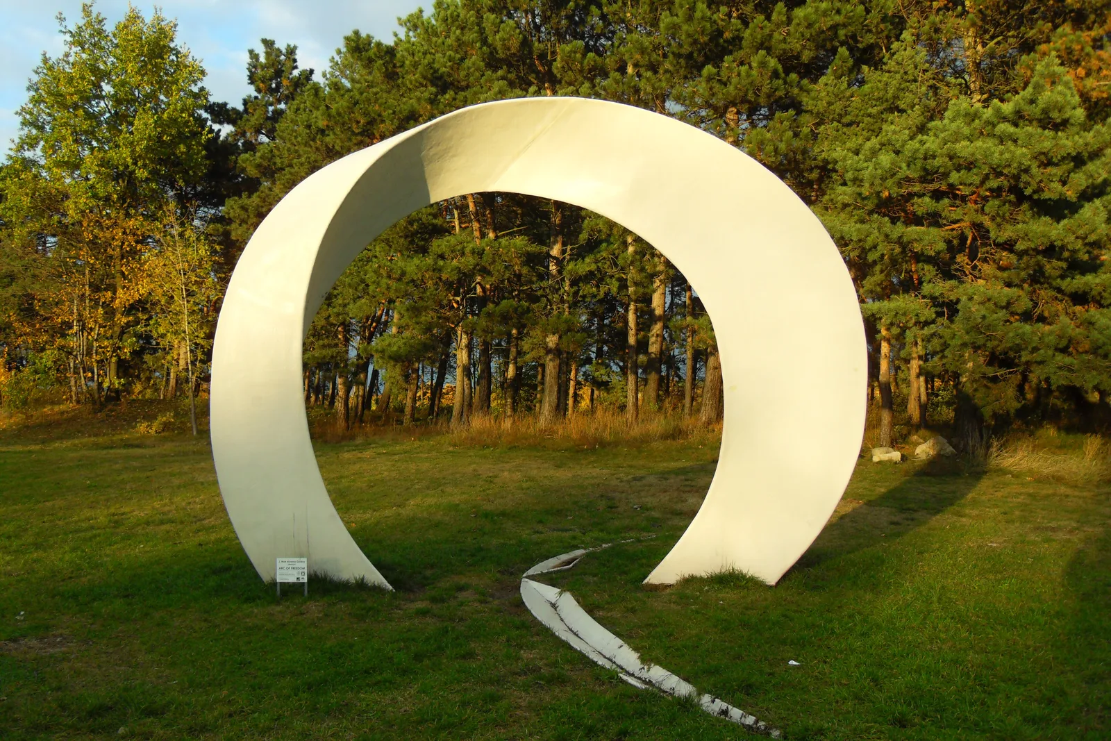 Gdańsk Przymorze Wielkie. "Arc of freedom", autor Javier Noe Alvarez Godoy (z Meksyku), "Rozdroża Wolności" 2011.