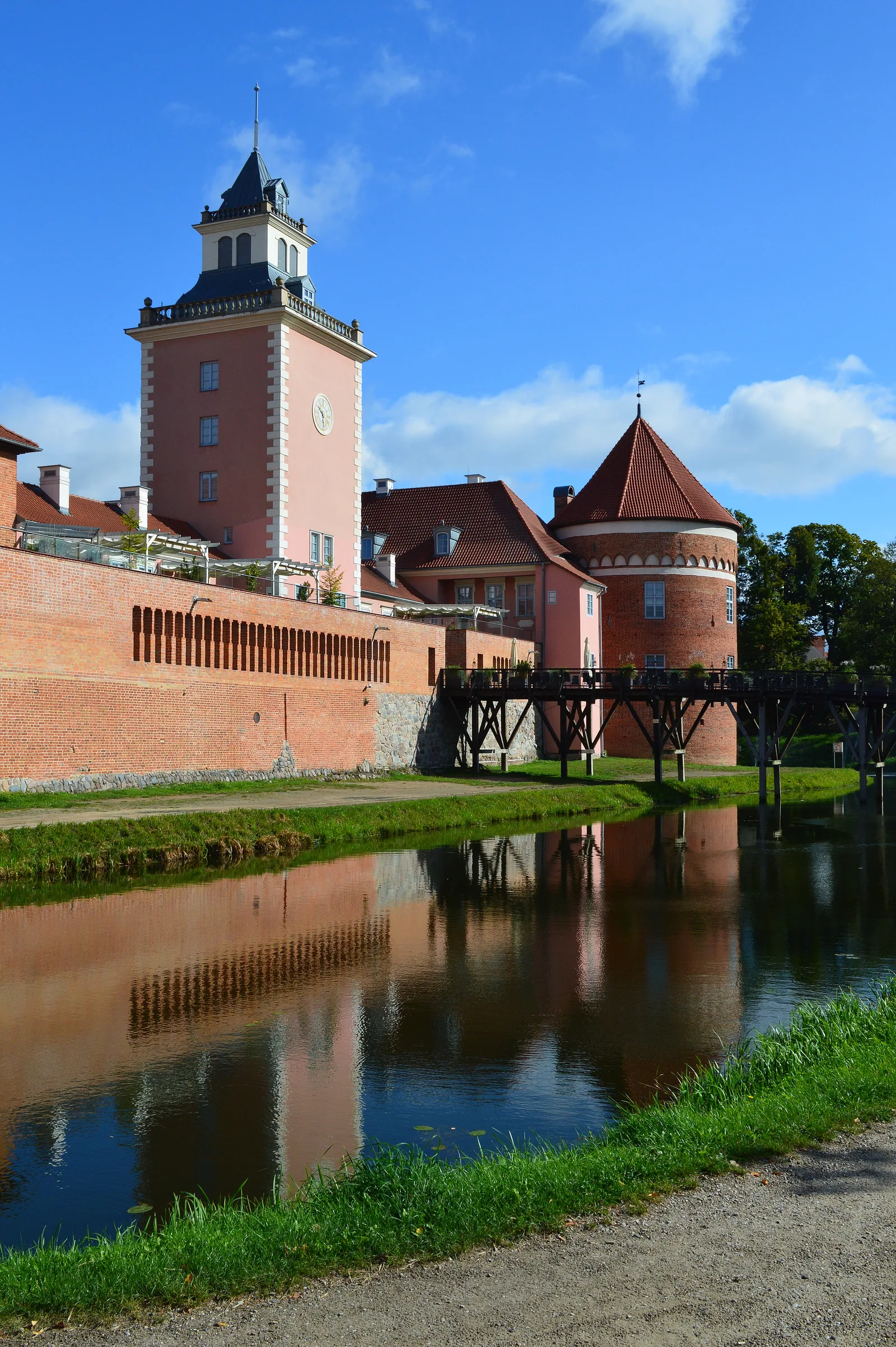 Lidzbark Warmiński , often shortened to ‘Lidzbark’, is a historical town located within the Warmian-Masurian Voivodeship , in northern Poland. It is the capital of Lidzbark County