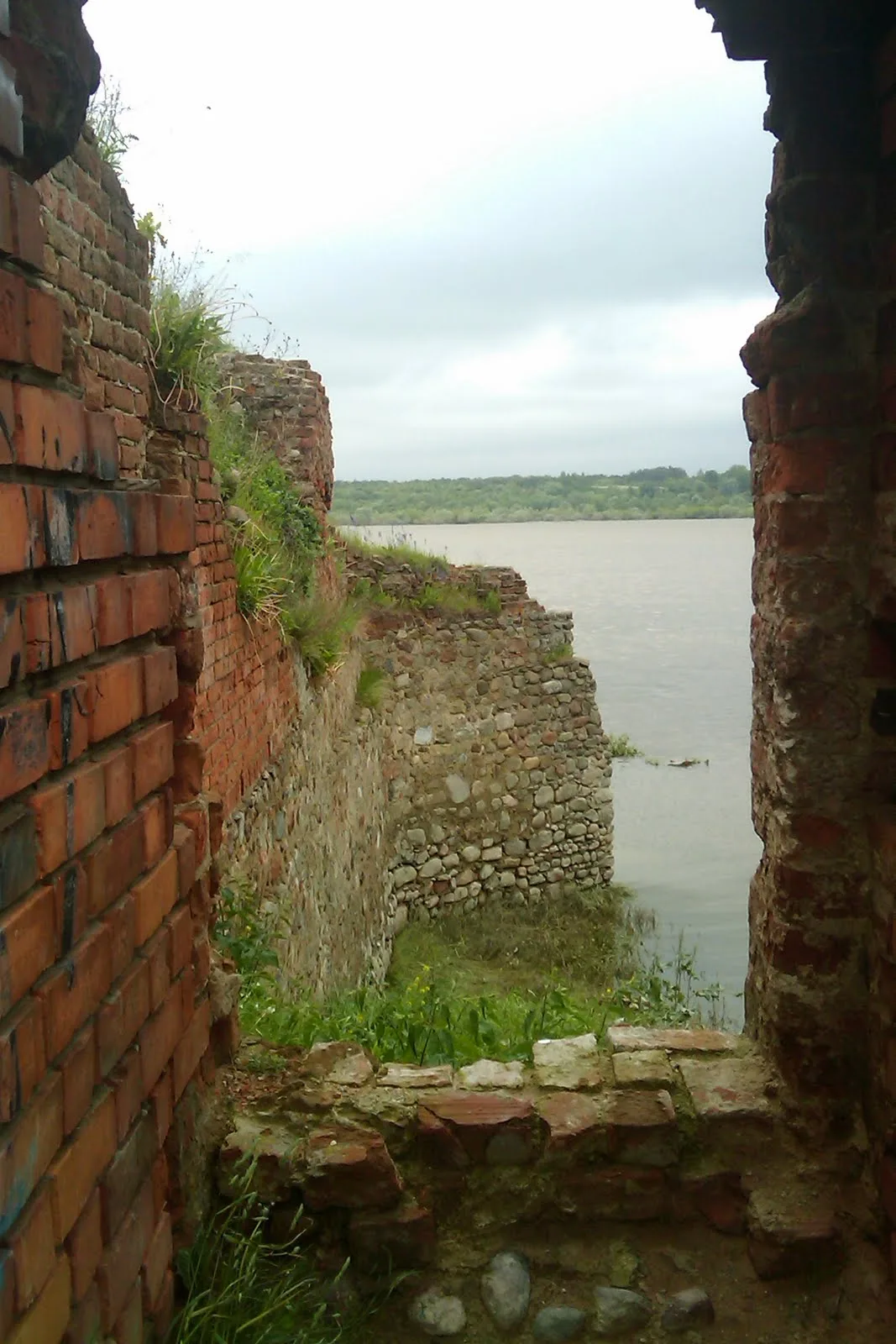 Bobrowniki - ruiny zamku , ok. 1398, poł. XVII