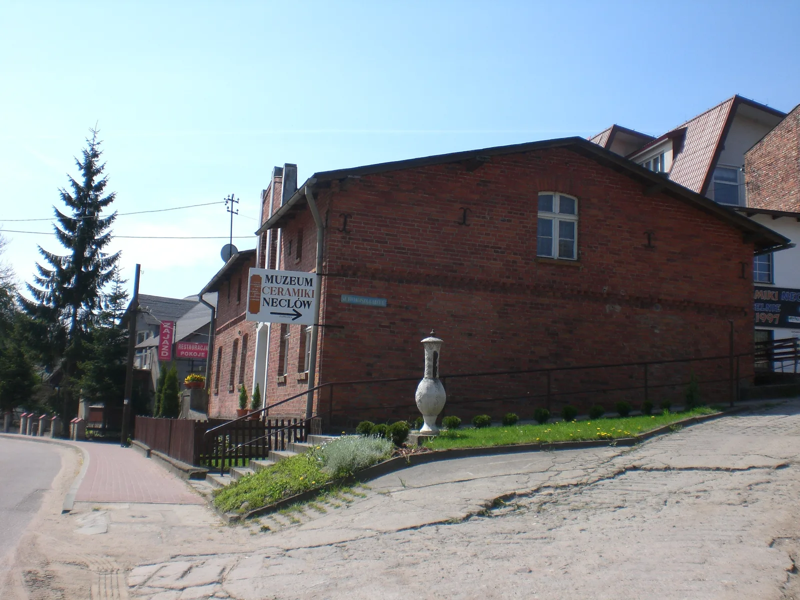 Budynek pracowni i Muzeum Ceramiki Kaszubskiej Neclów w Chmielnie
