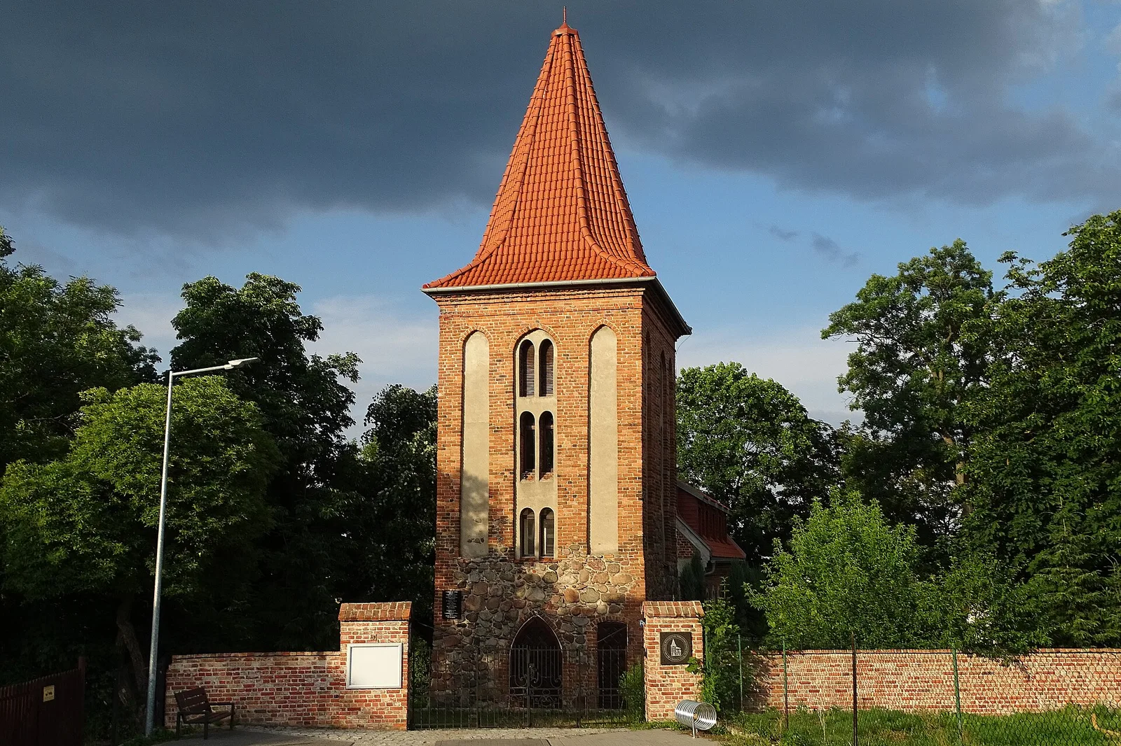 Były kościół ewangelicki w Grębocinie, obecnie siedziba Muzeum Piśmiennictwa i Drukarstwa. Kościół zbudowany w XIII w.