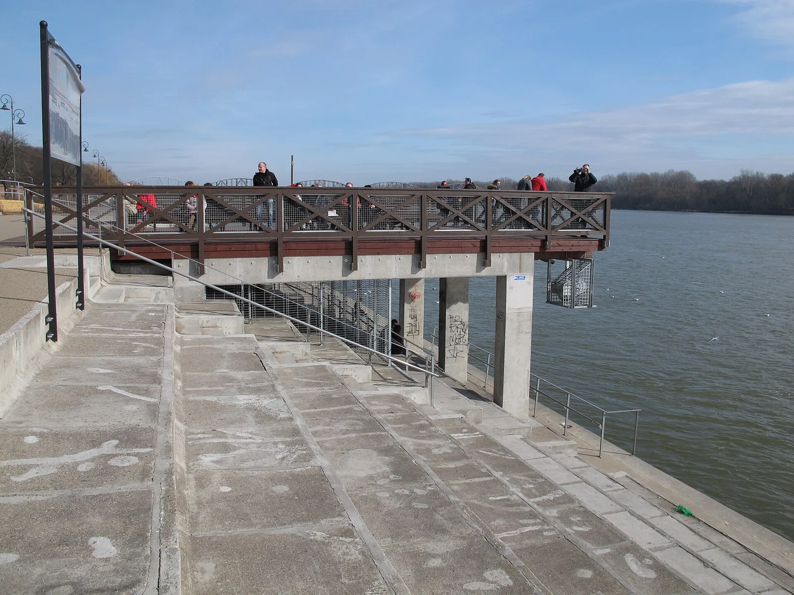 Toruń - viewing platform in Filadelfijski Boulevard
