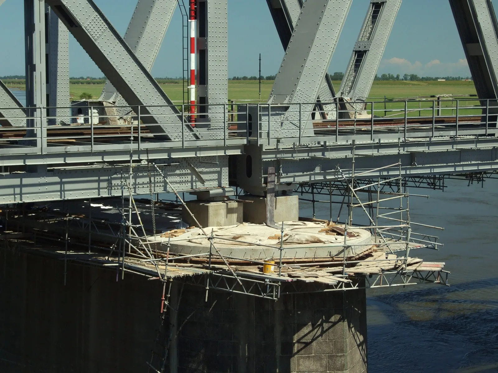 Reconstruction of rail bridge in Tczew; renovation of pilons and cantilever construction. Pomorskie voivodship, Poland